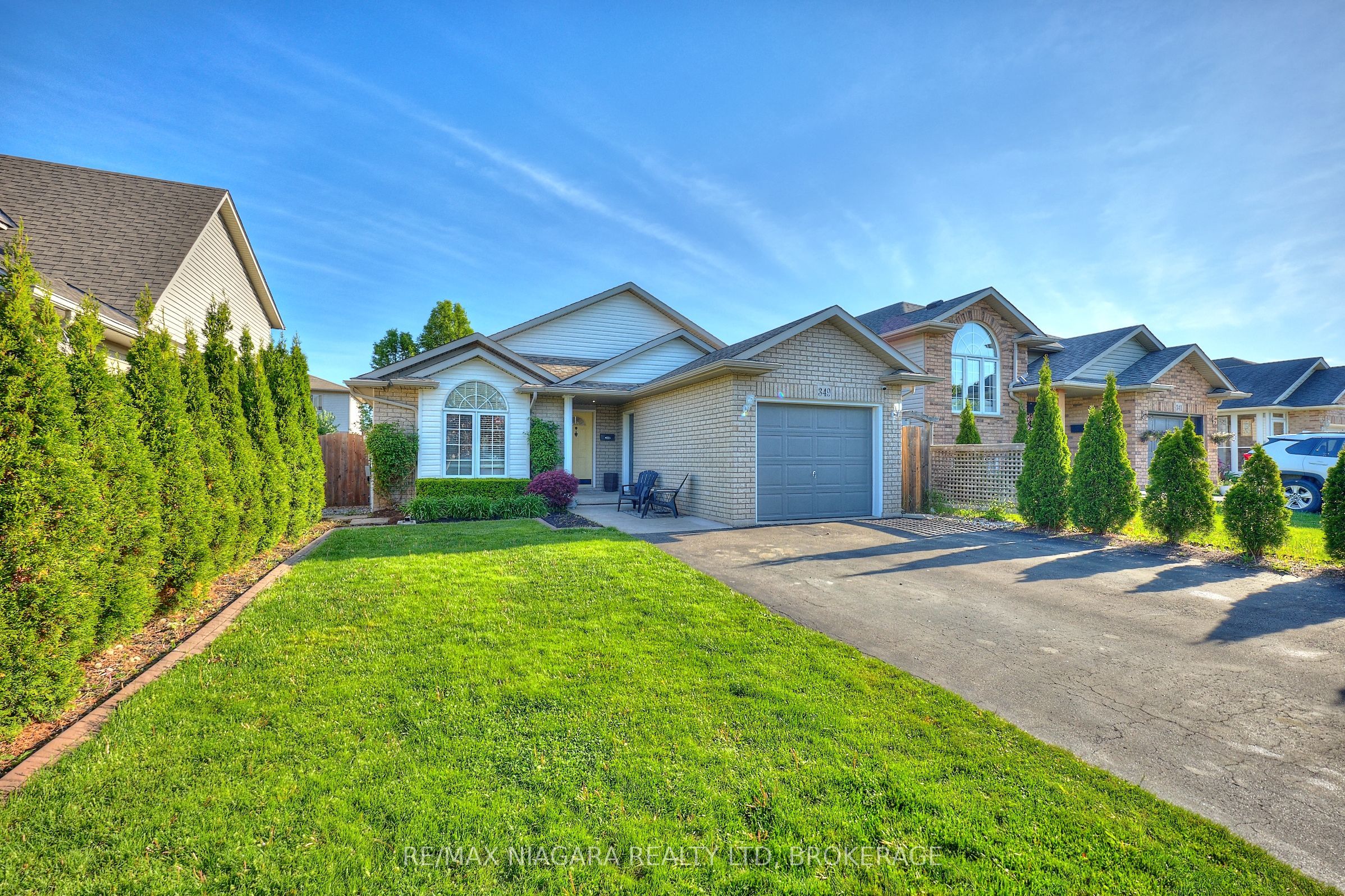 349 Lea Cres Property Photo 1