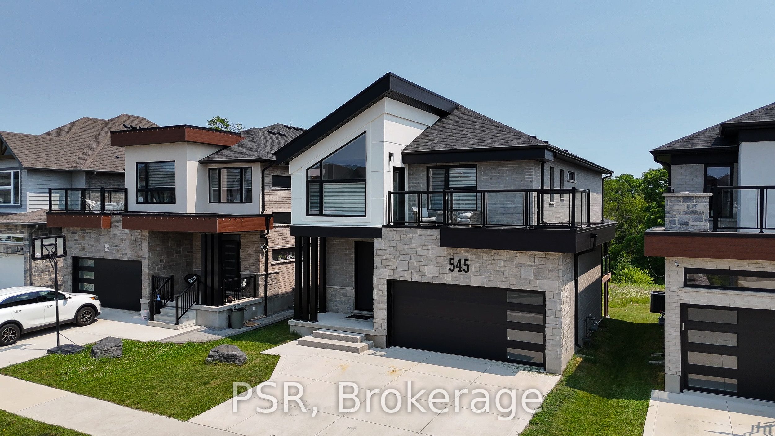 545 Doonwoods Crescent Property Photo 1