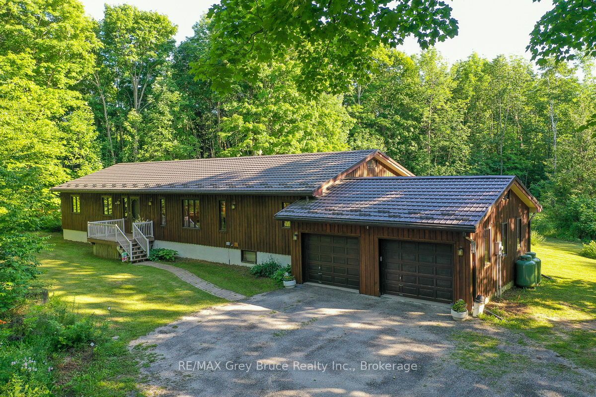 758198 Girl Guide Road Property Photo 1