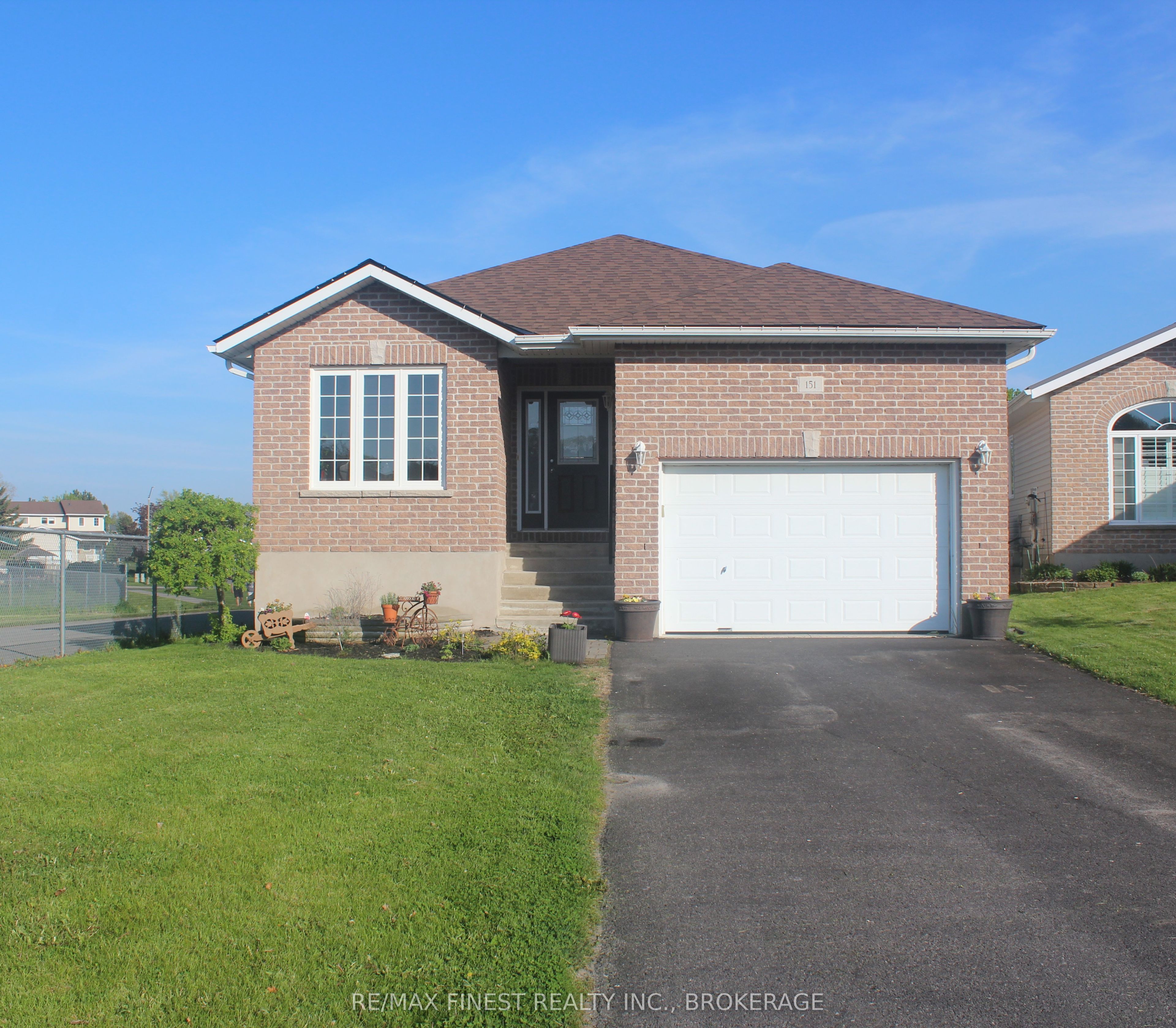 151 Macdougall Dr Property Photo 1