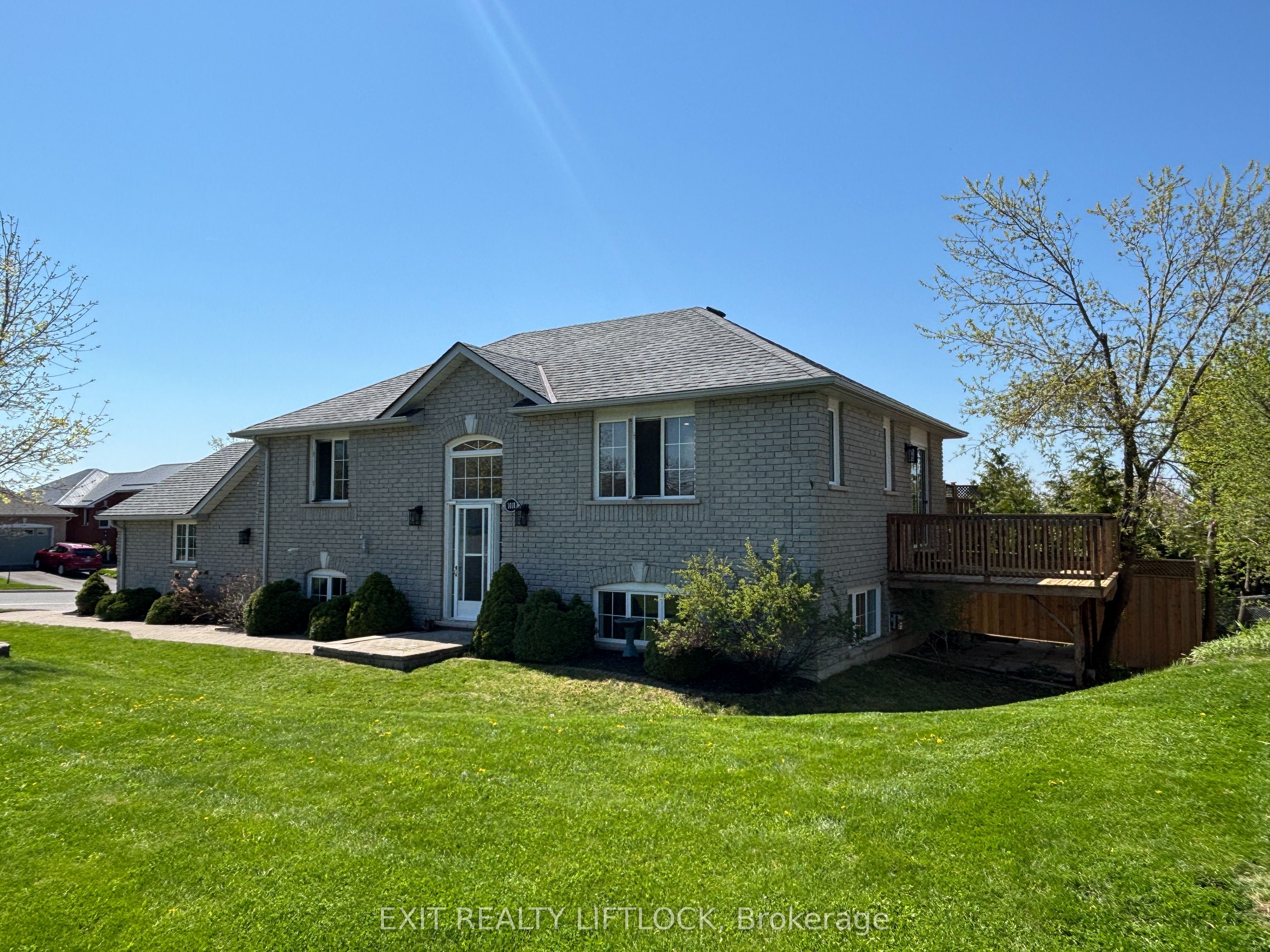 1018 Baker Street Property Photo 1