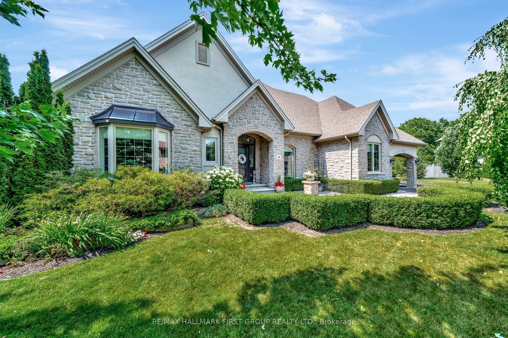 22 Rosslyn Drive Property Photo 1