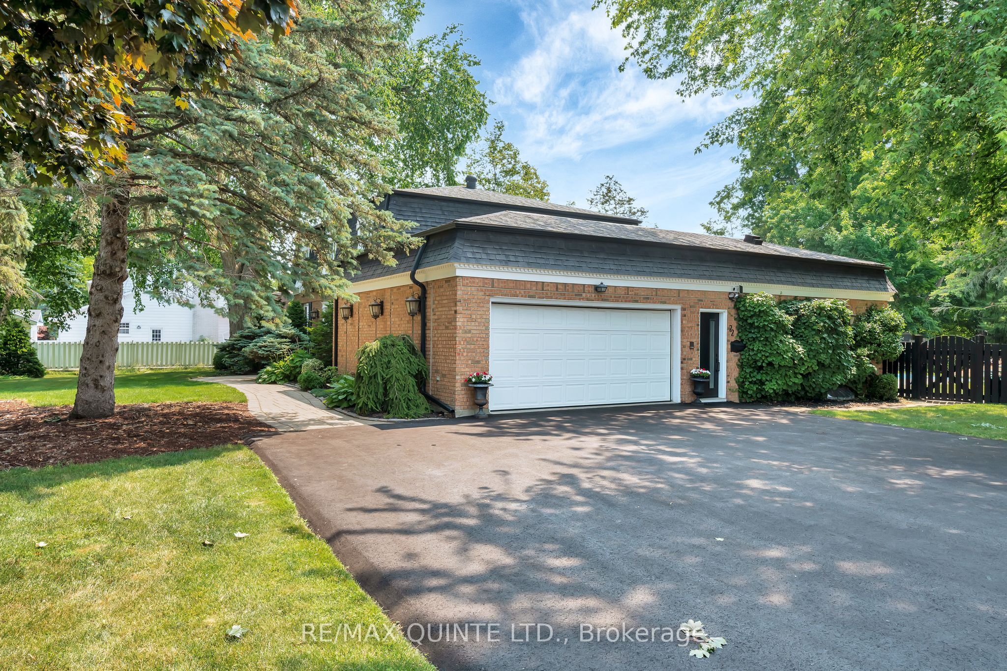 22 Forest Hill Crescent Property Photo 3