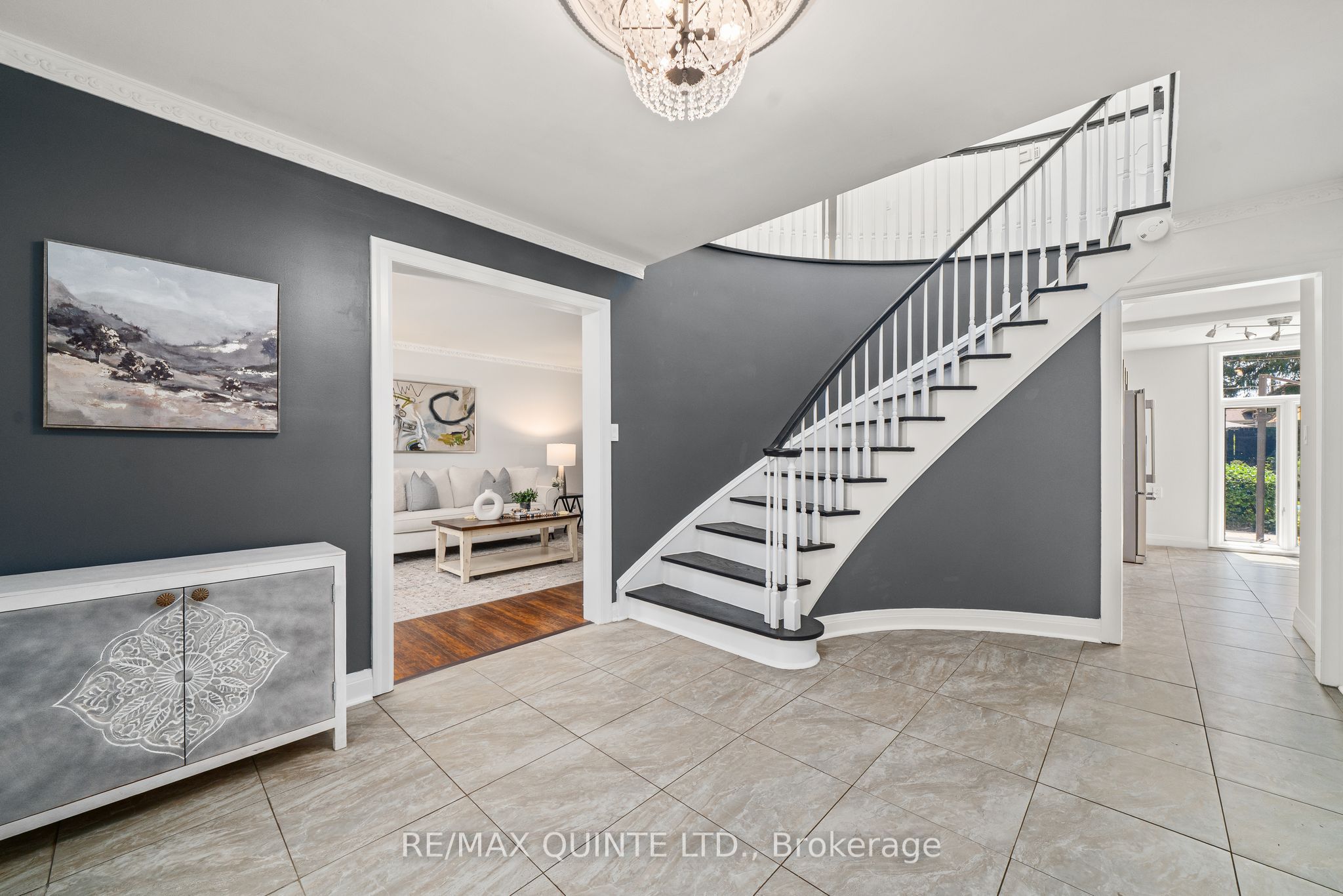 22 Forest Hill Crescent Property Photo 5