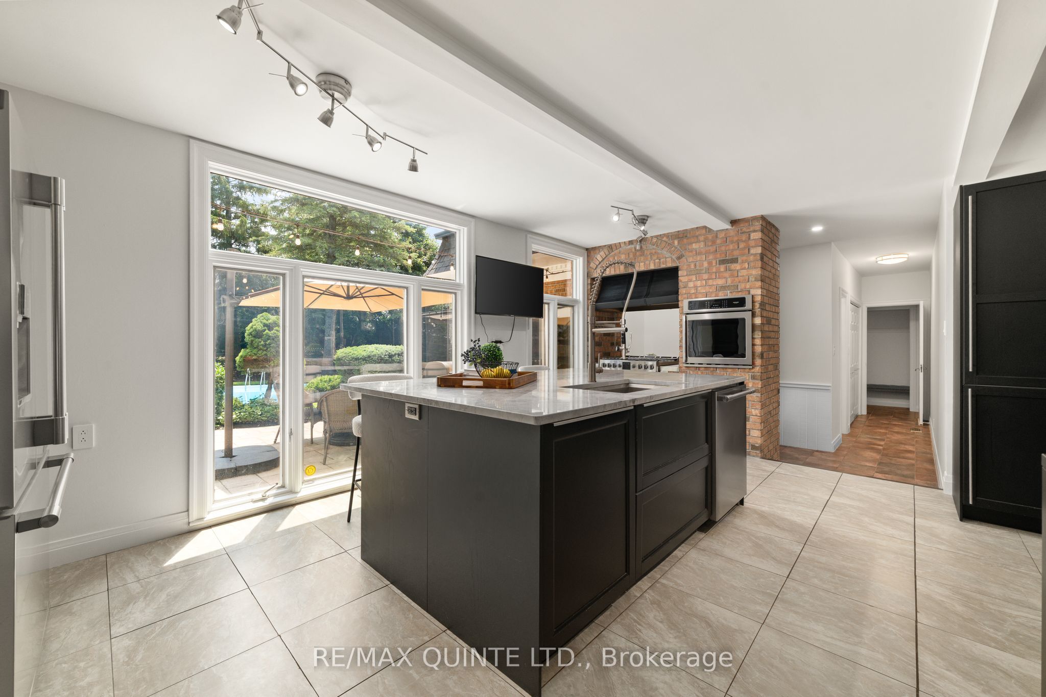 22 Forest Hill Crescent Property Photo 9