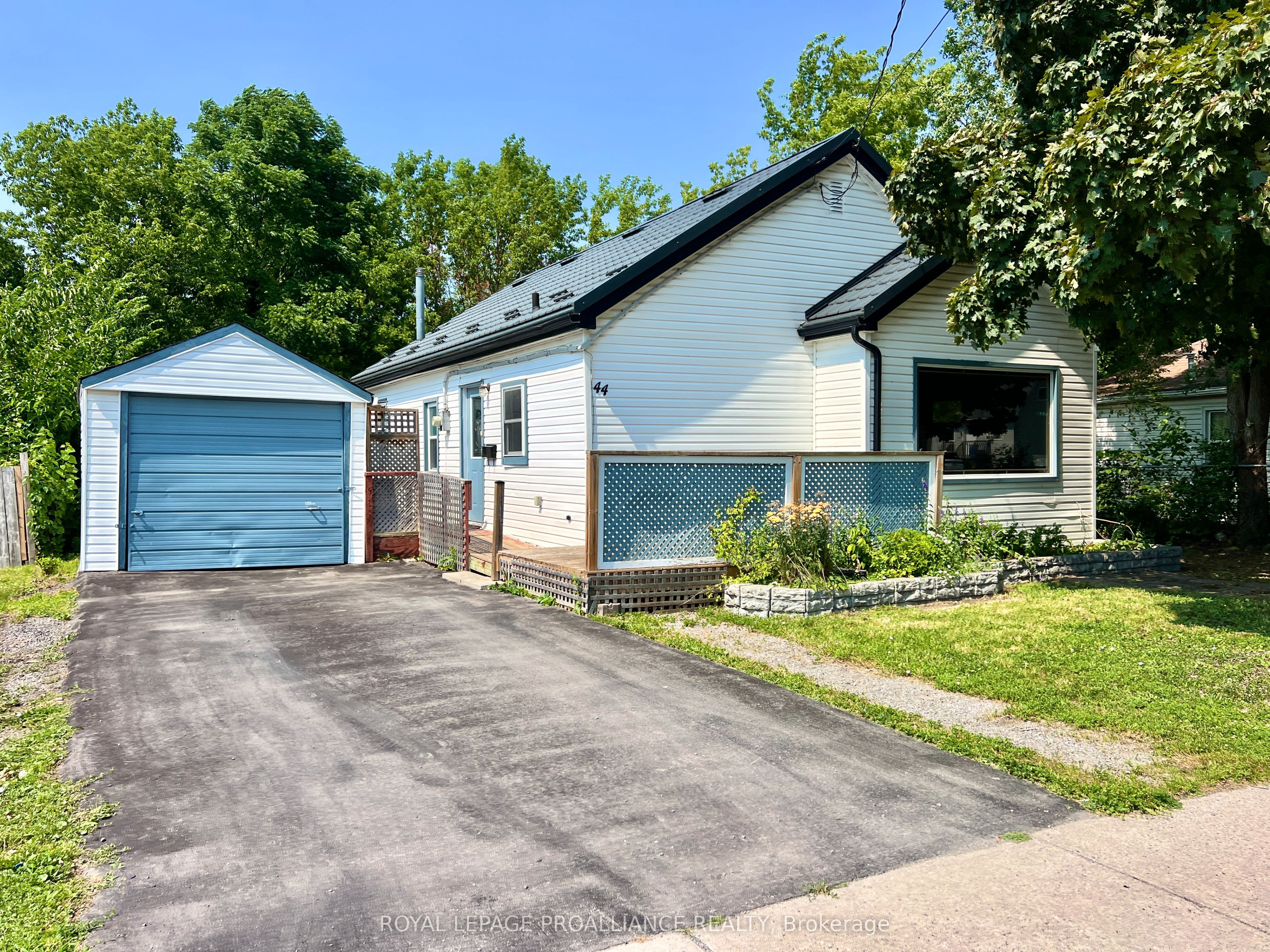 44 Russell St Property Photo 1