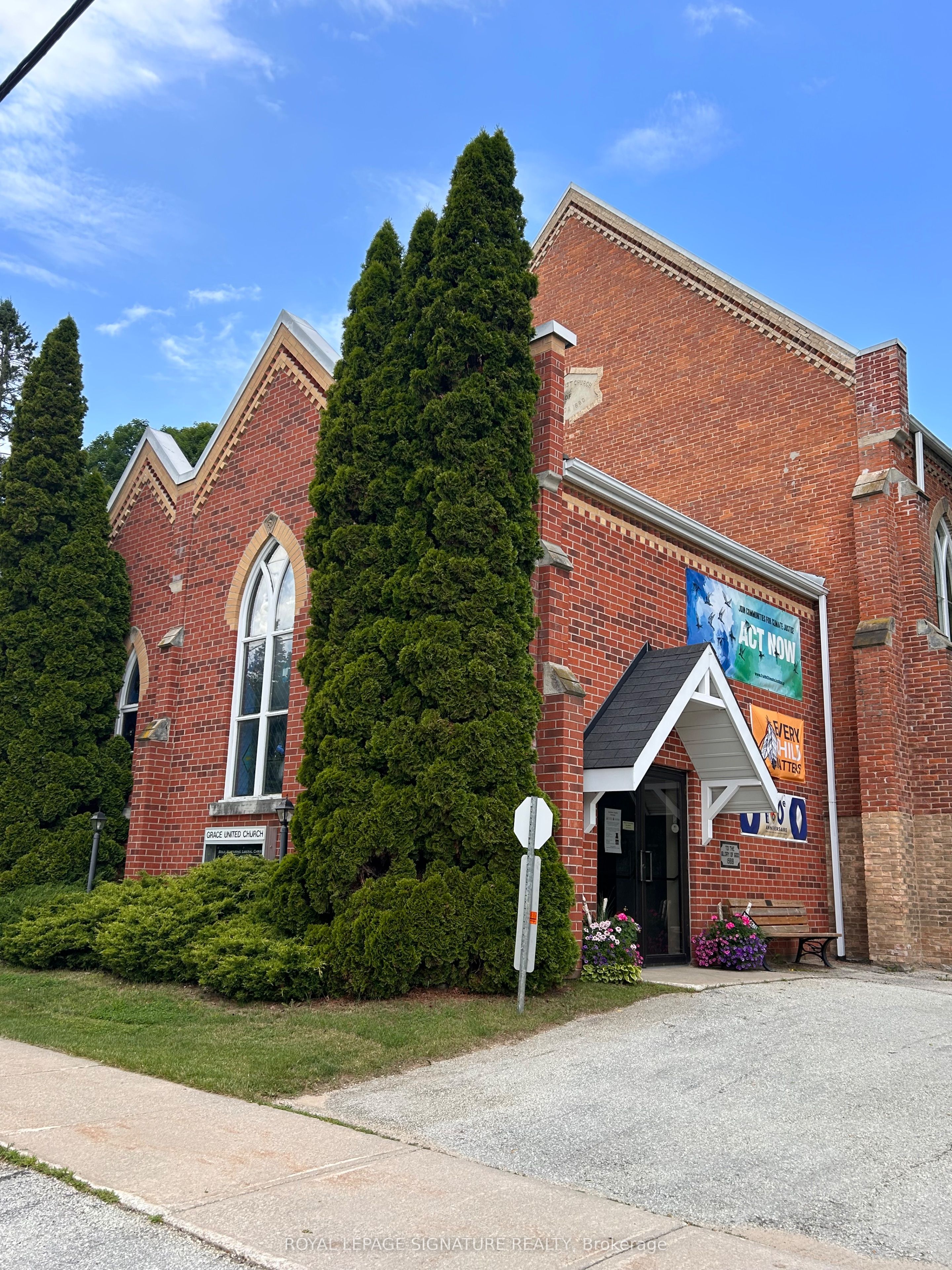138 Bruce St S