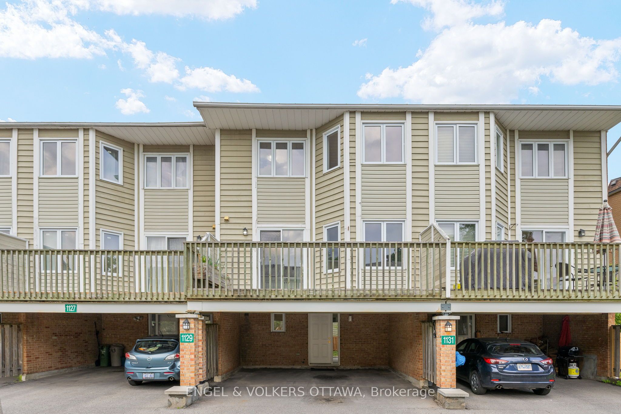 1129 Chimney Hill Way Property Photo 1