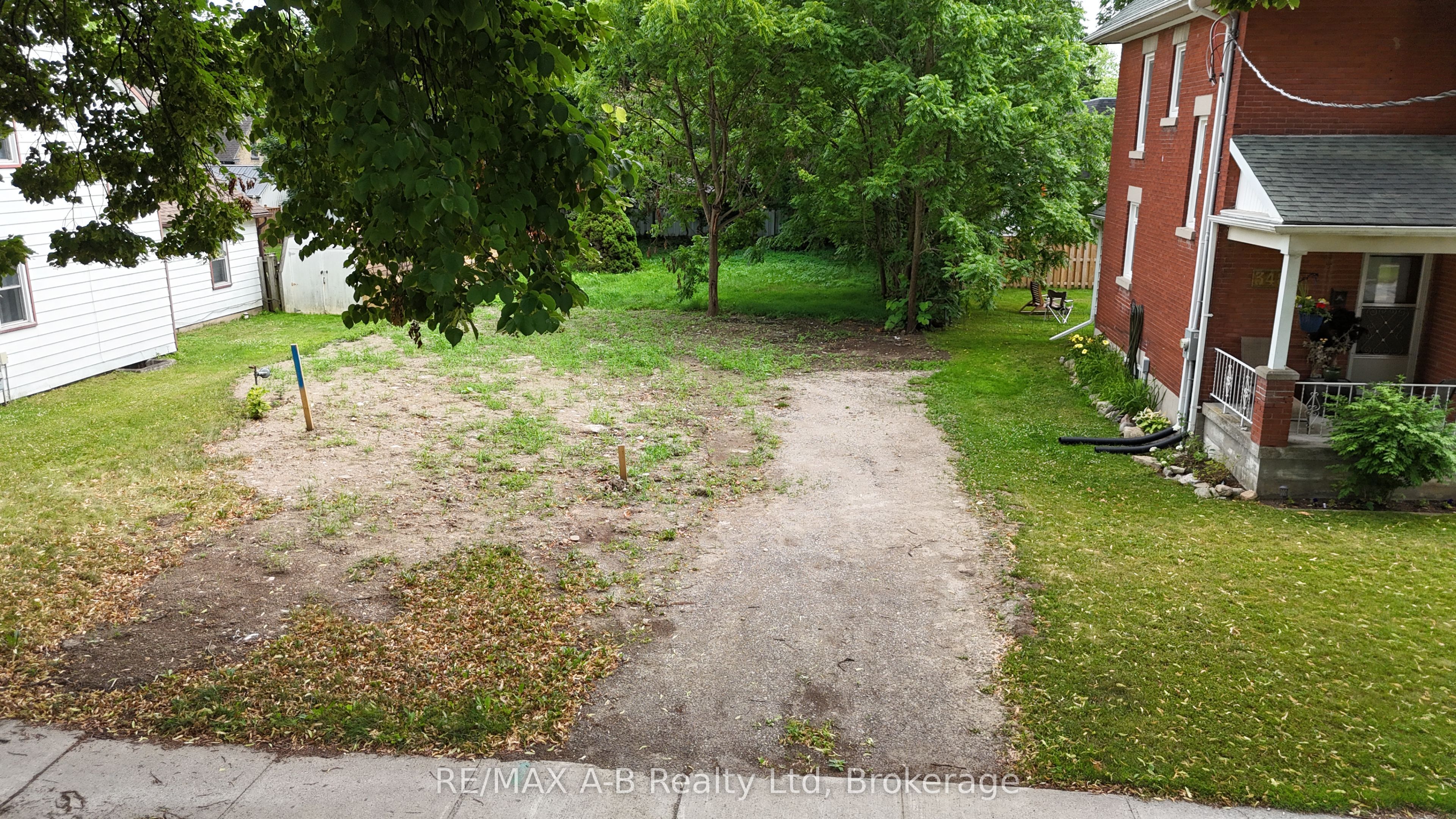 352 Queen St