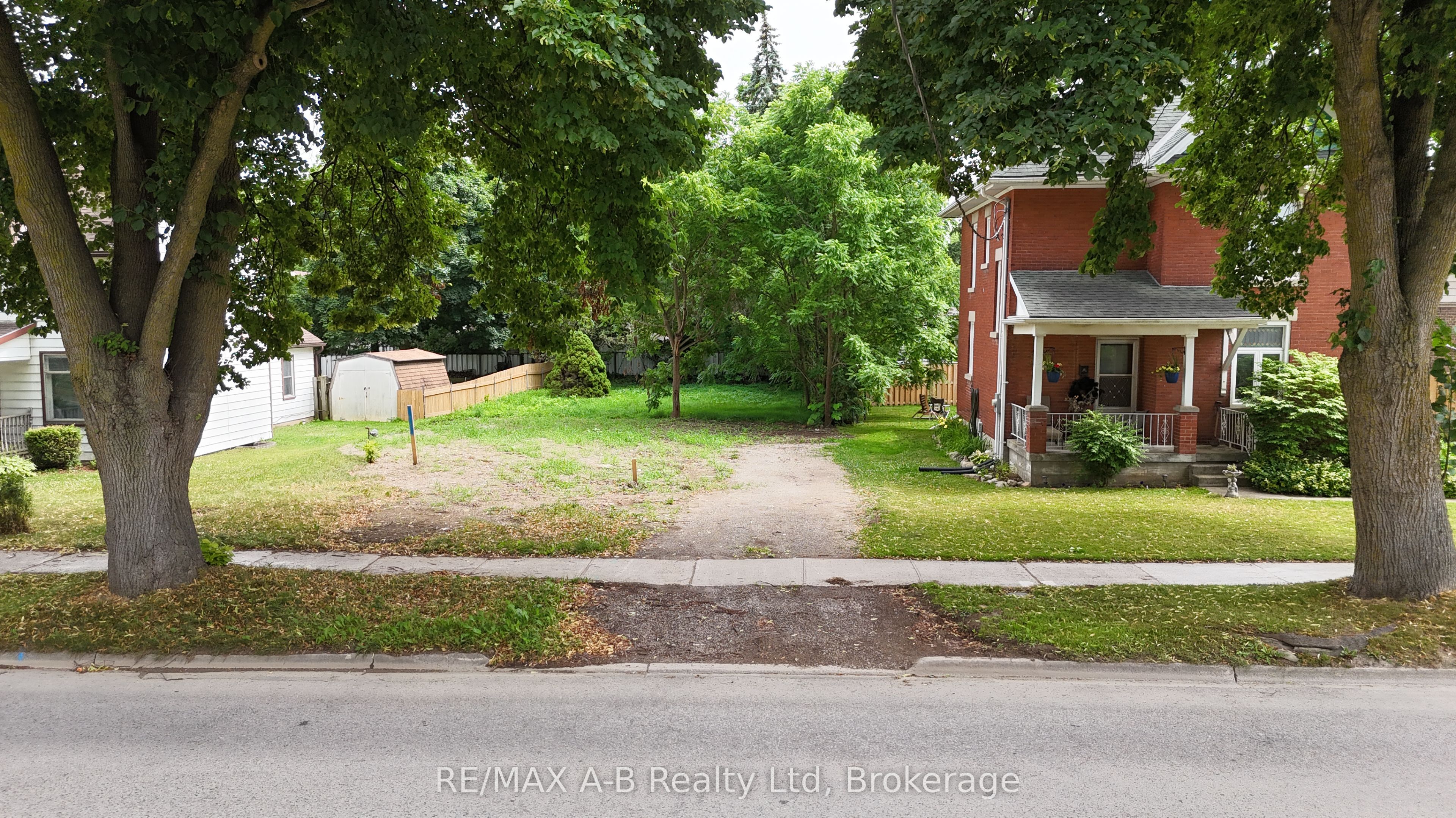 352 Queen Street E Property Photo 2