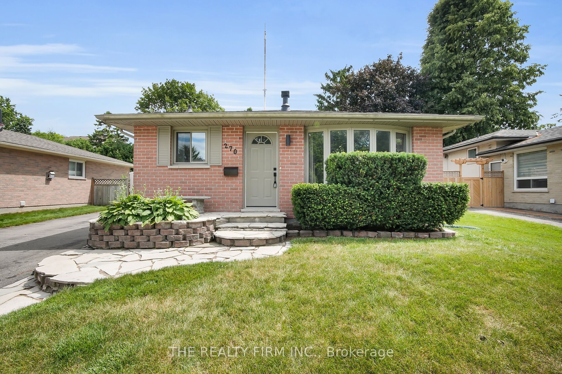 270 Highview Crescent Property Photo 1