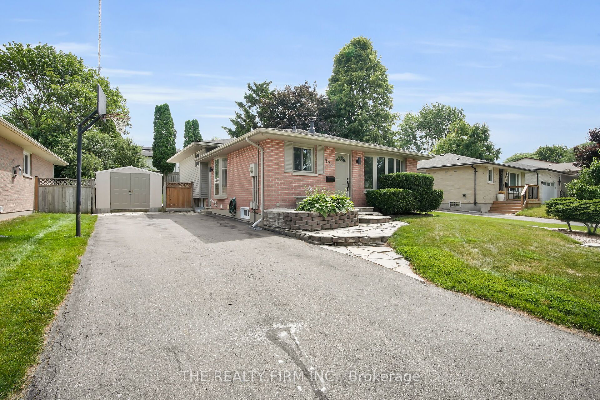 270 Highview Crescent Property Photo 2