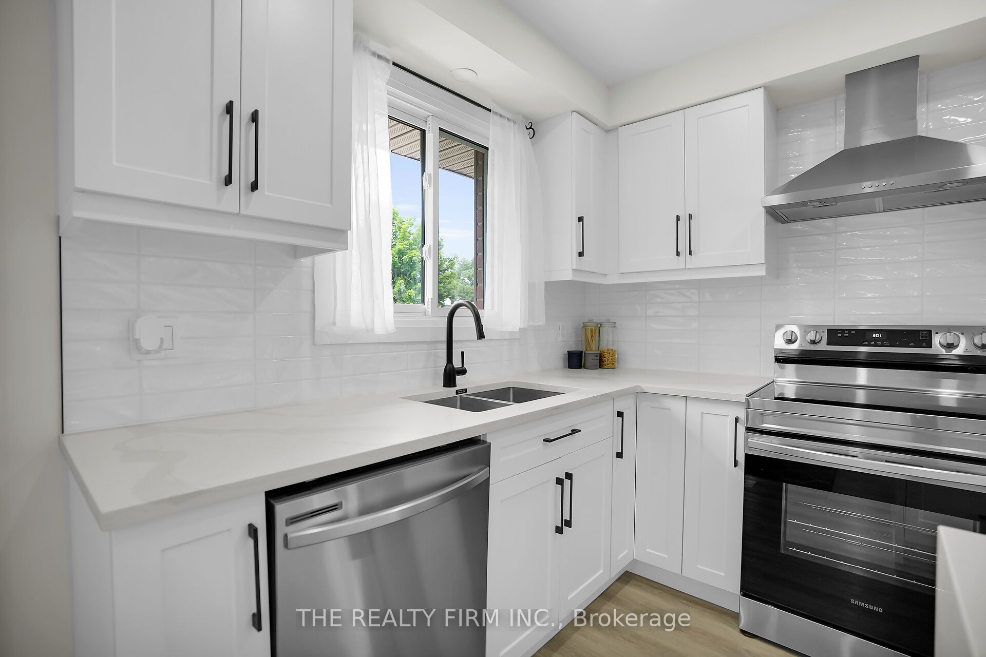 270 Highview Crescent Property Photo 12