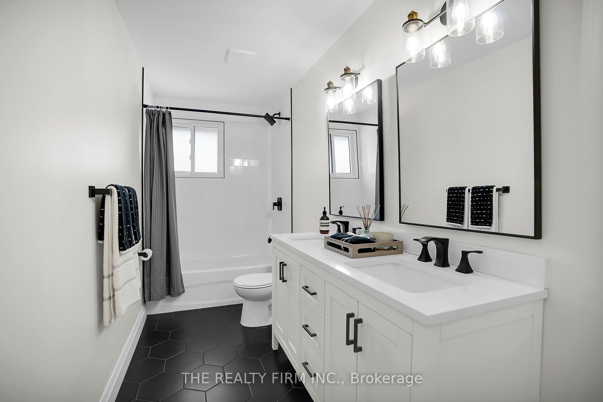 270 Highview Crescent Property Photo 14