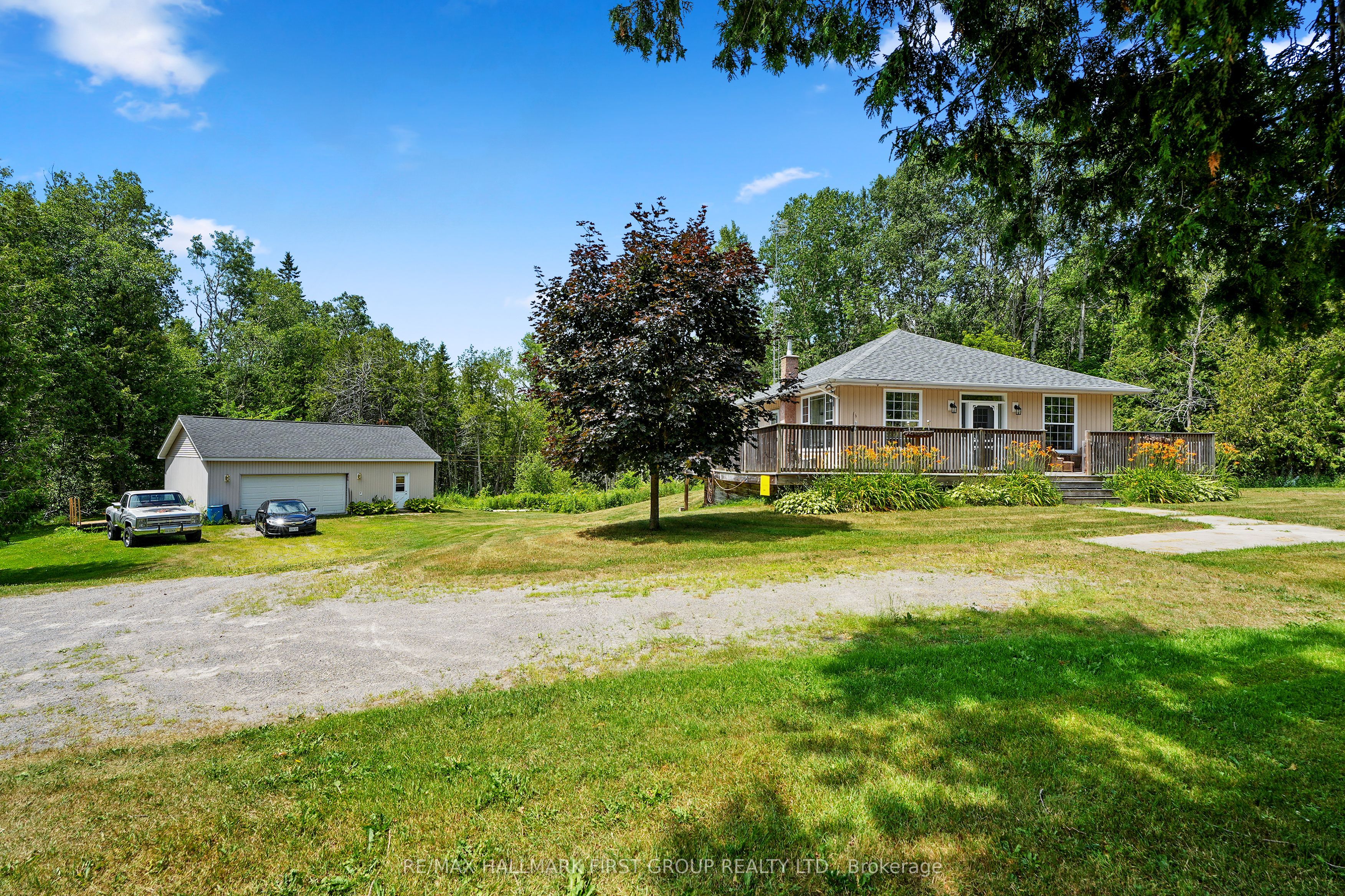 10906 1st Line Road Property Photo 1