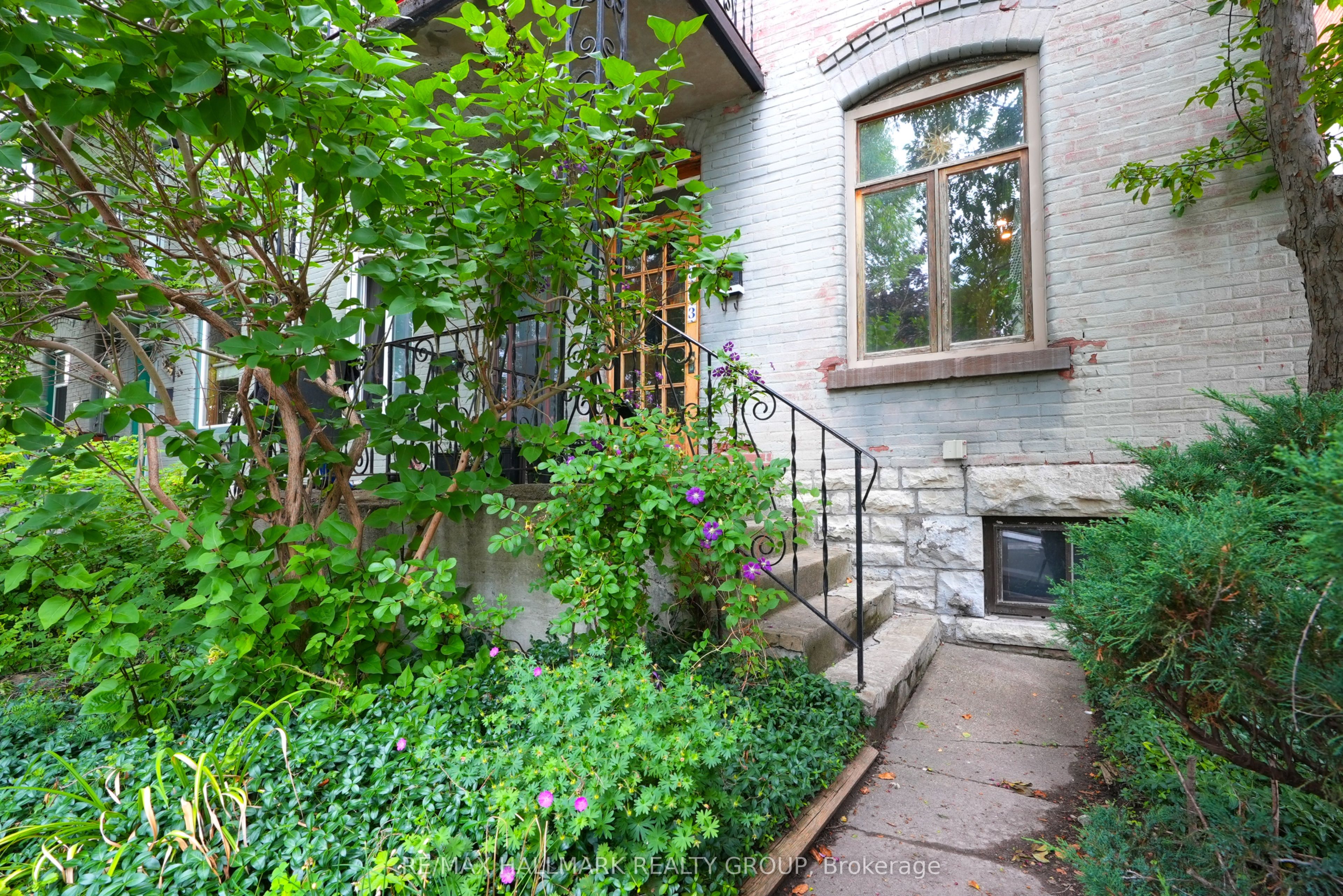 343 Somerset Street E