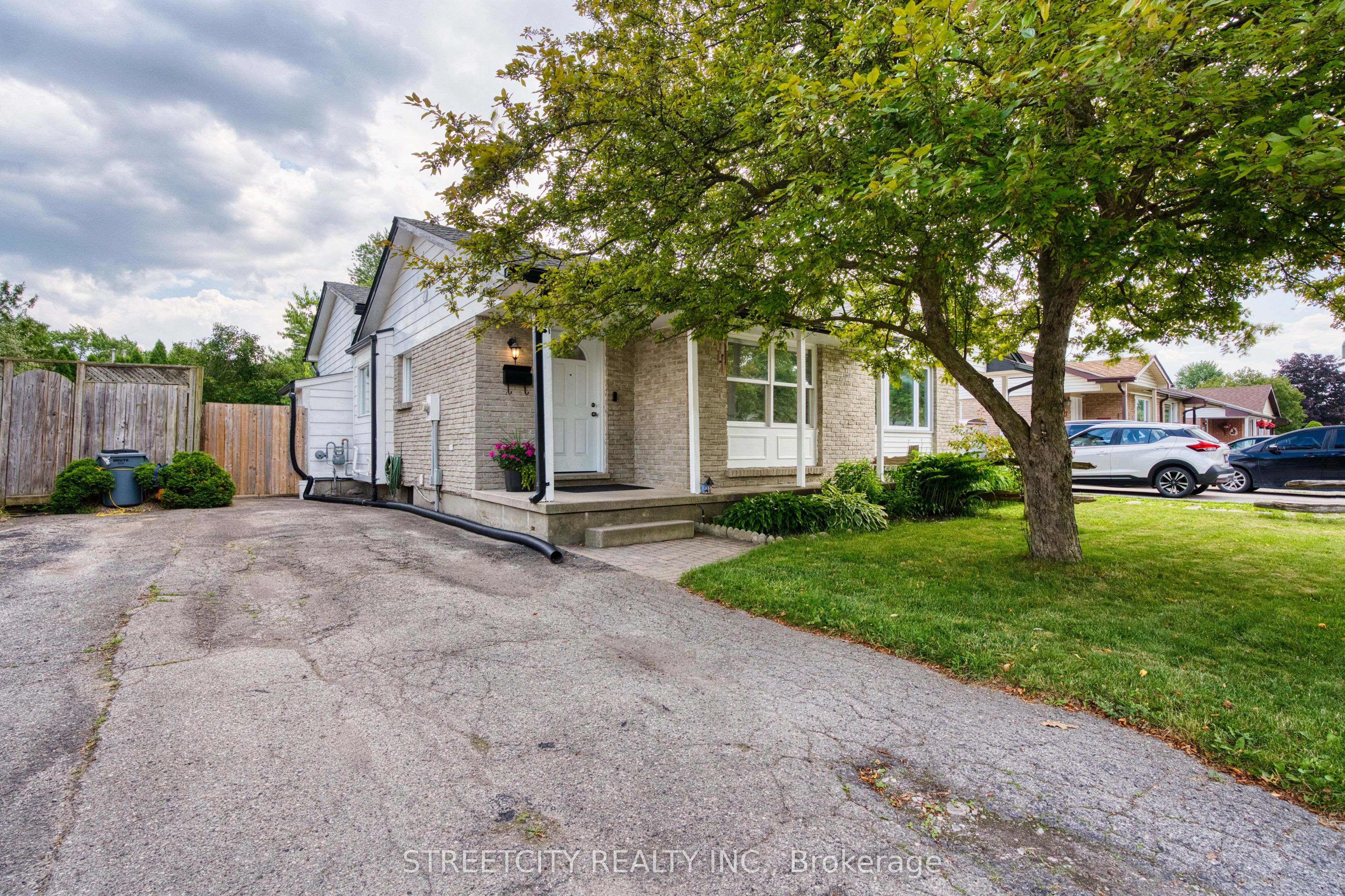 831 Jalna Boulevard Property Photo 1