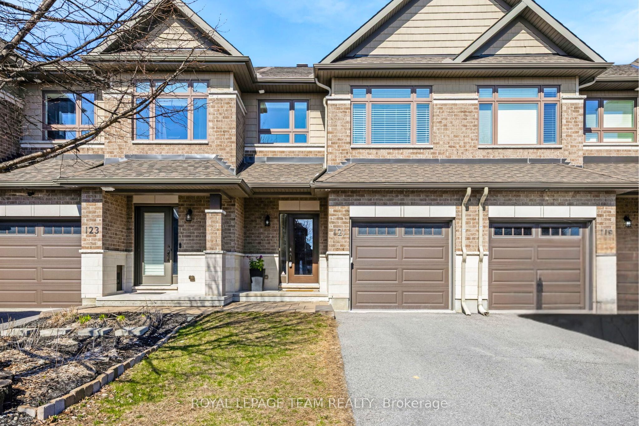 121 Woodhurst Crescent Property Photo 1