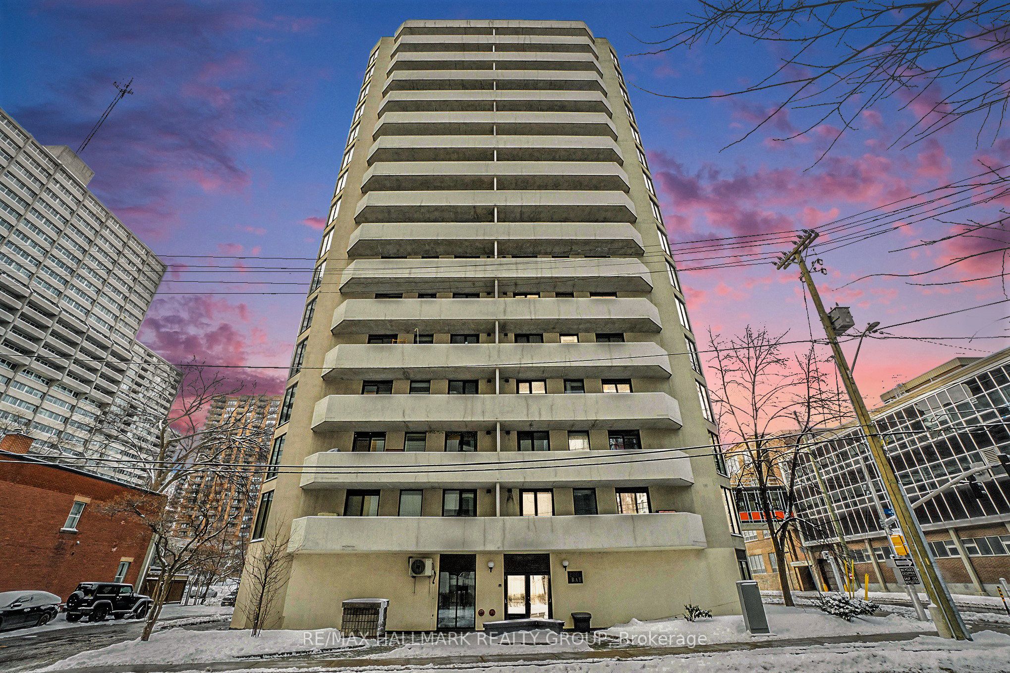 200 Bay St Property Photo