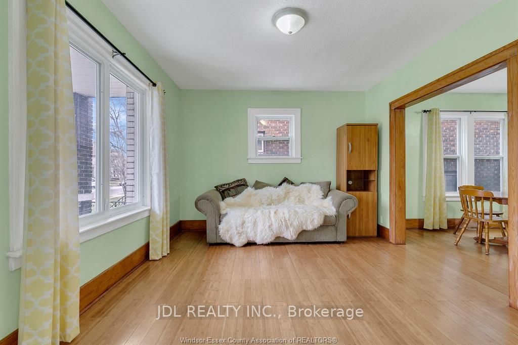 721-723 Campbell Avenue Property Photo 4