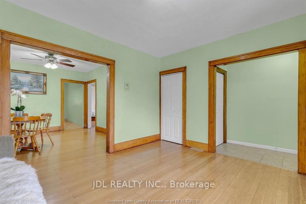 721-723 Campbell Avenue Property Photo 6