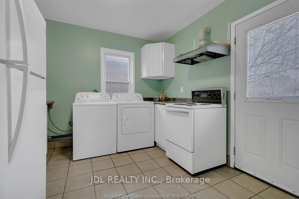 721-723 Campbell Avenue Property Photo 9