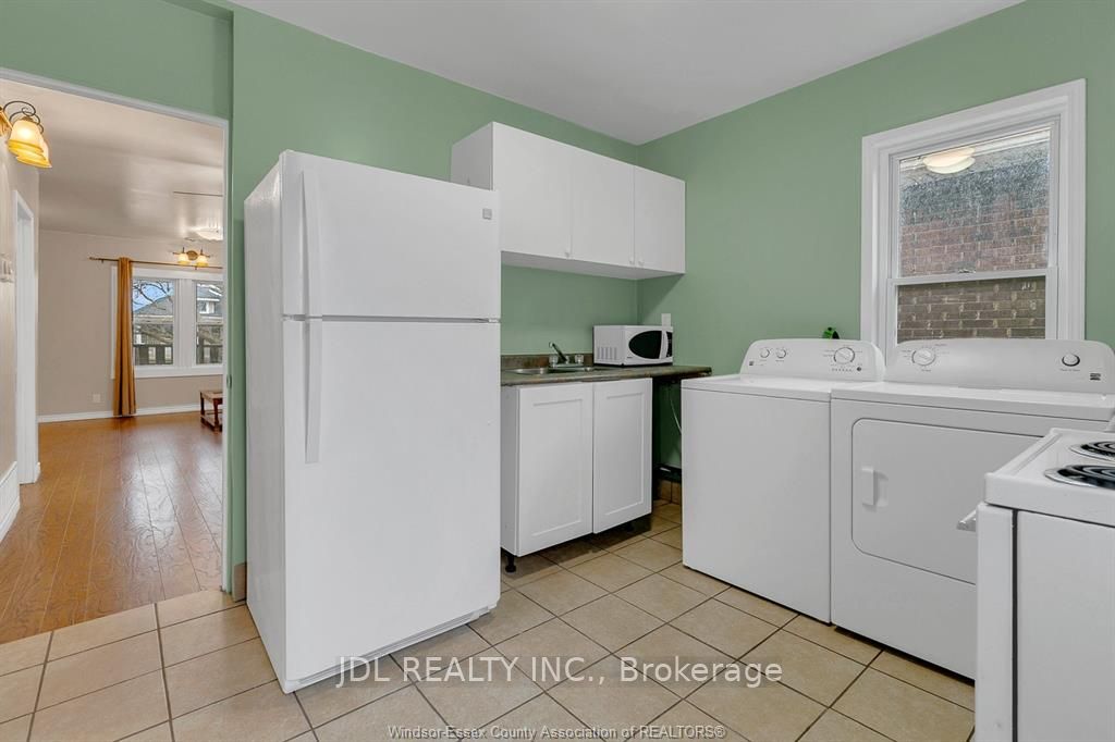 721-723 Campbell Avenue Property Photo 10