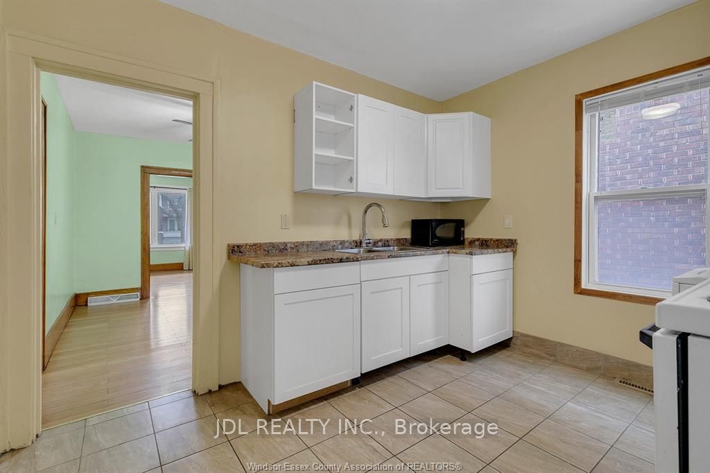 721-723 Campbell Avenue Property Photo 12