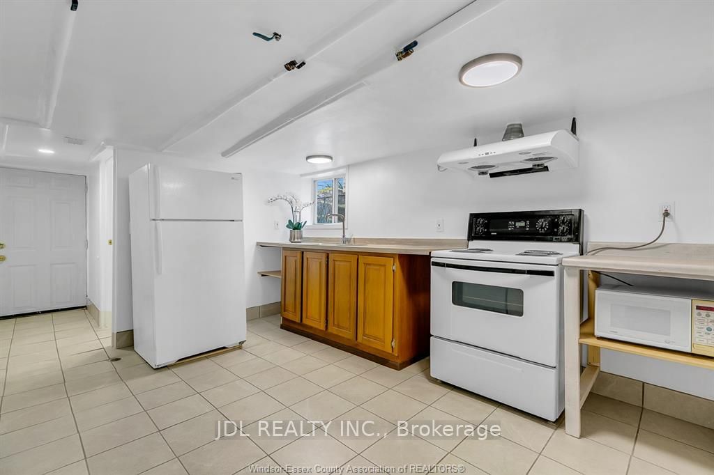 721-723 Campbell Avenue Property Photo 13