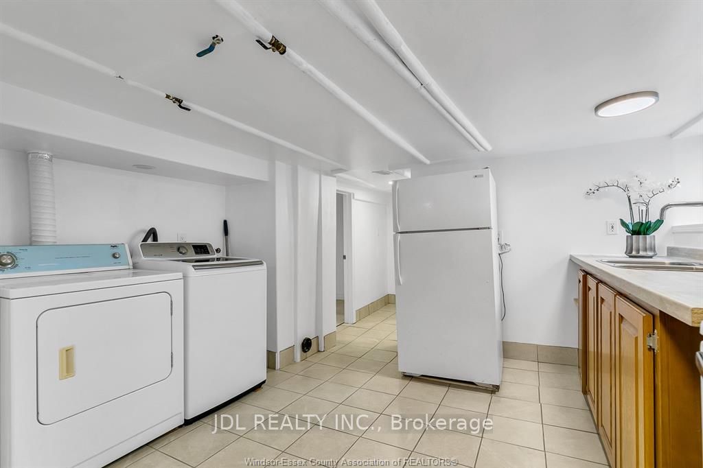 721-723 Campbell Avenue Property Photo 14