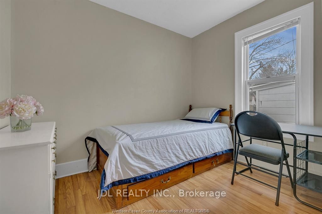 721-723 Campbell Avenue Property Photo 16