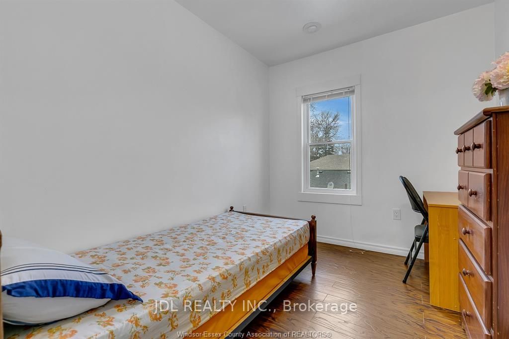 721-723 Campbell Avenue Property Photo 17