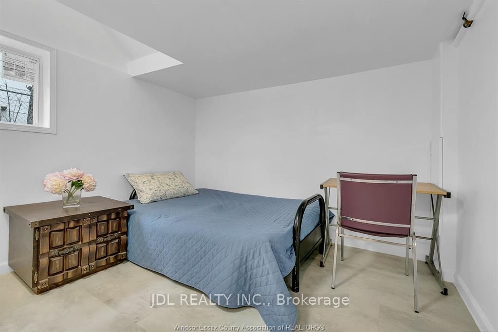 721-723 Campbell Avenue Property Photo 19