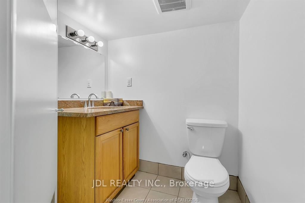 721-723 Campbell Avenue Property Photo 22