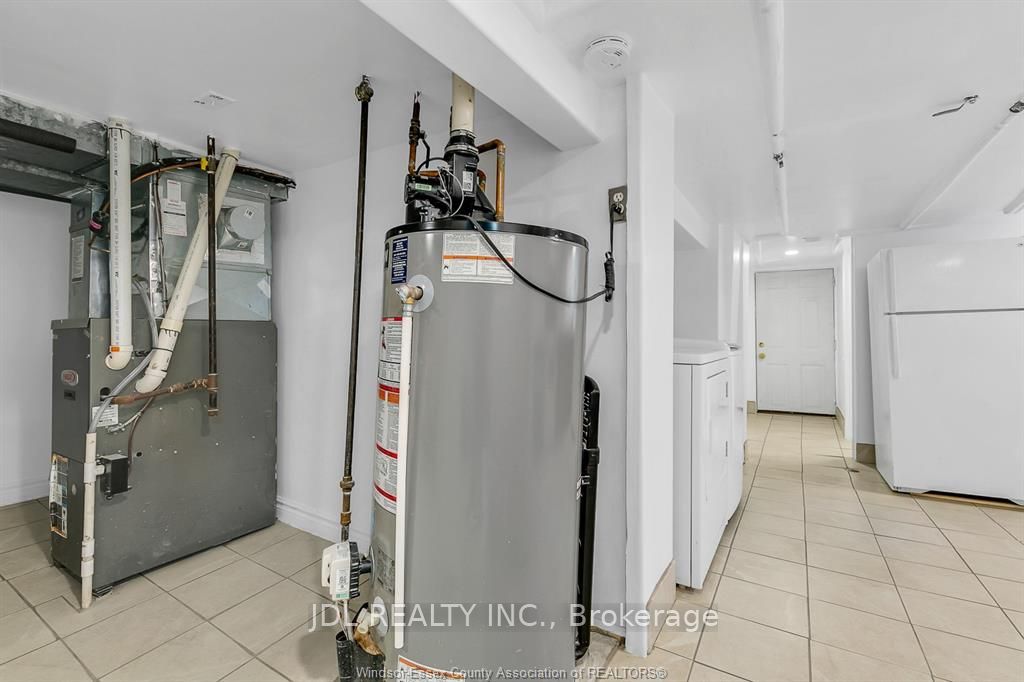 721-723 Campbell Avenue Property Photo 23