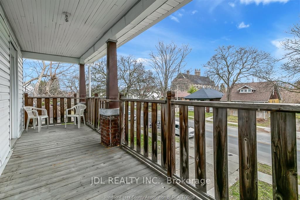 721-723 Campbell Avenue Property Photo 24