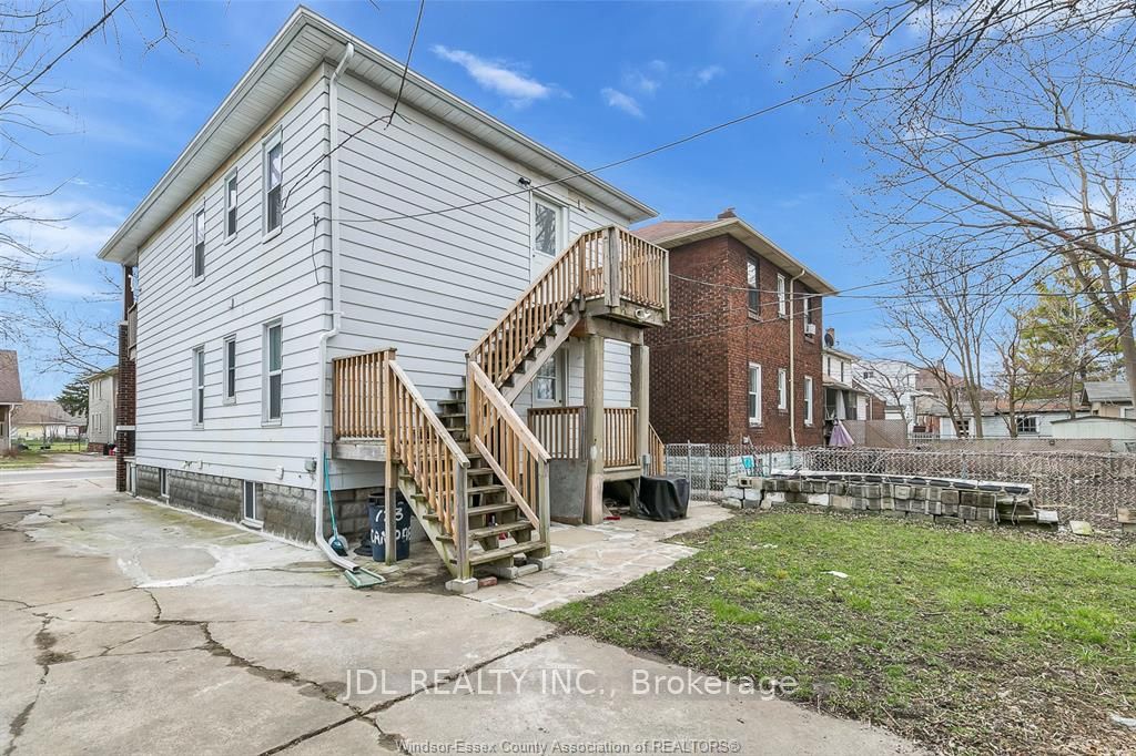 721-723 Campbell Avenue Property Photo 25