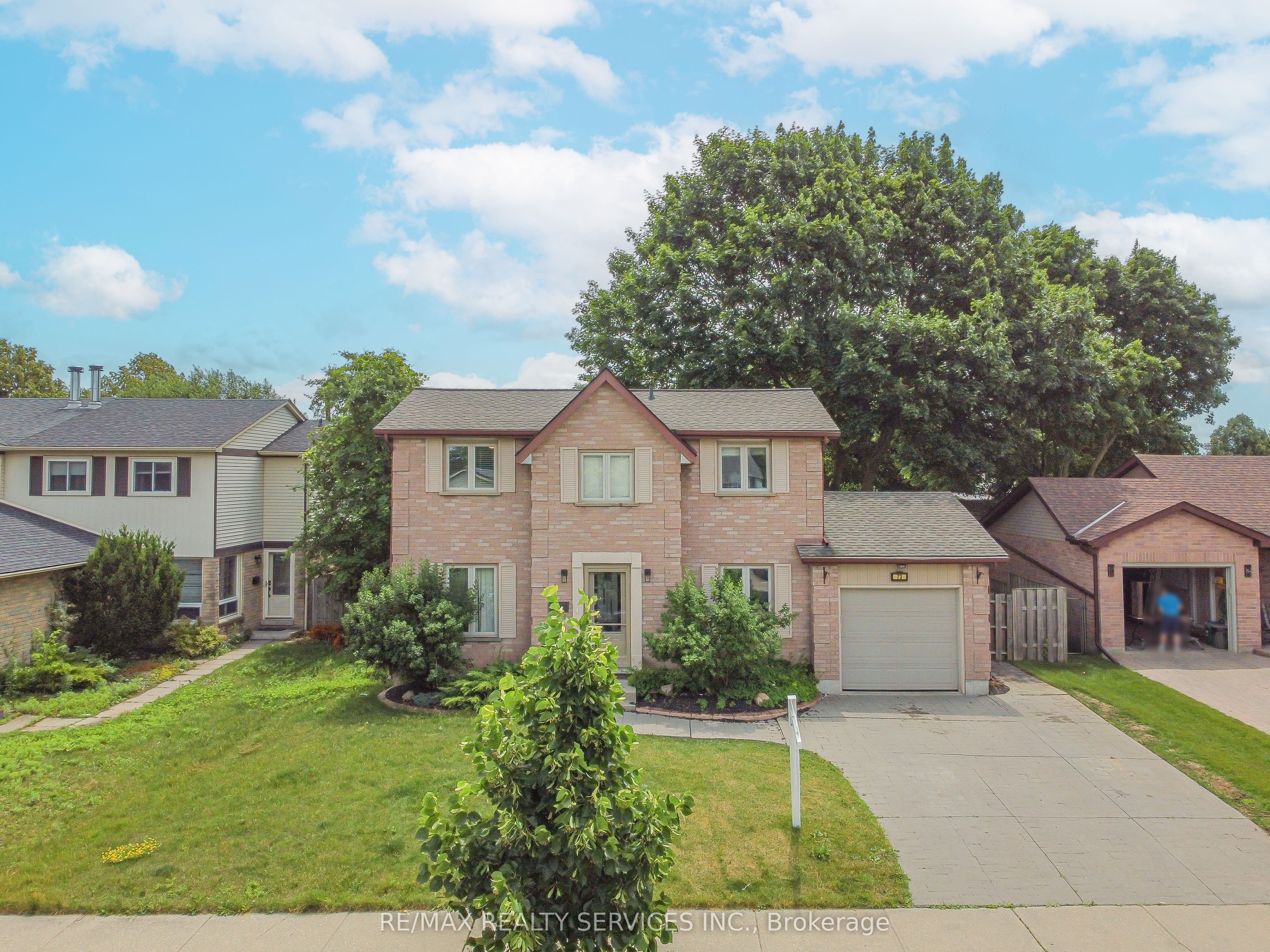73 Pathfinder Crescent Property Photo 1