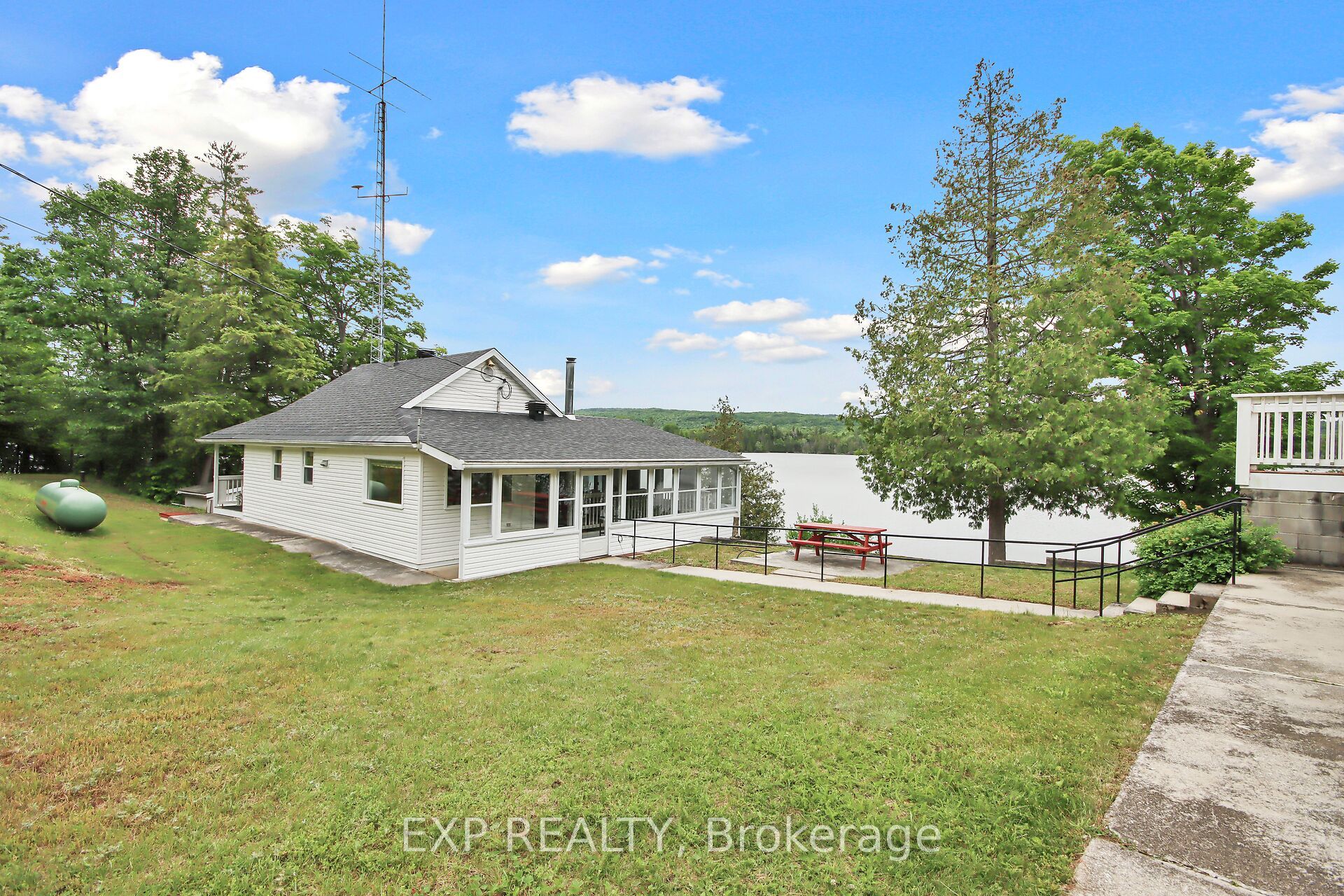 1876 Flower Station Rd Property Photo 1