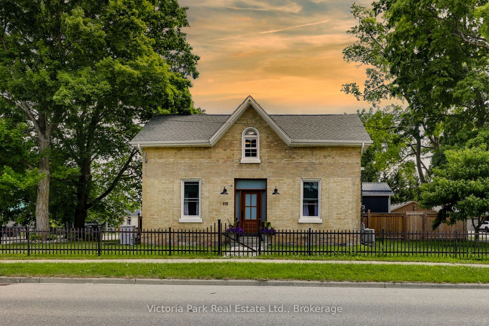110 Huron St