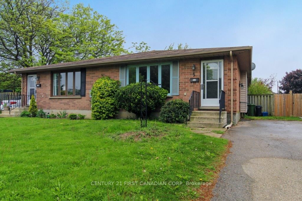 5 Golding Place Property Photo 1