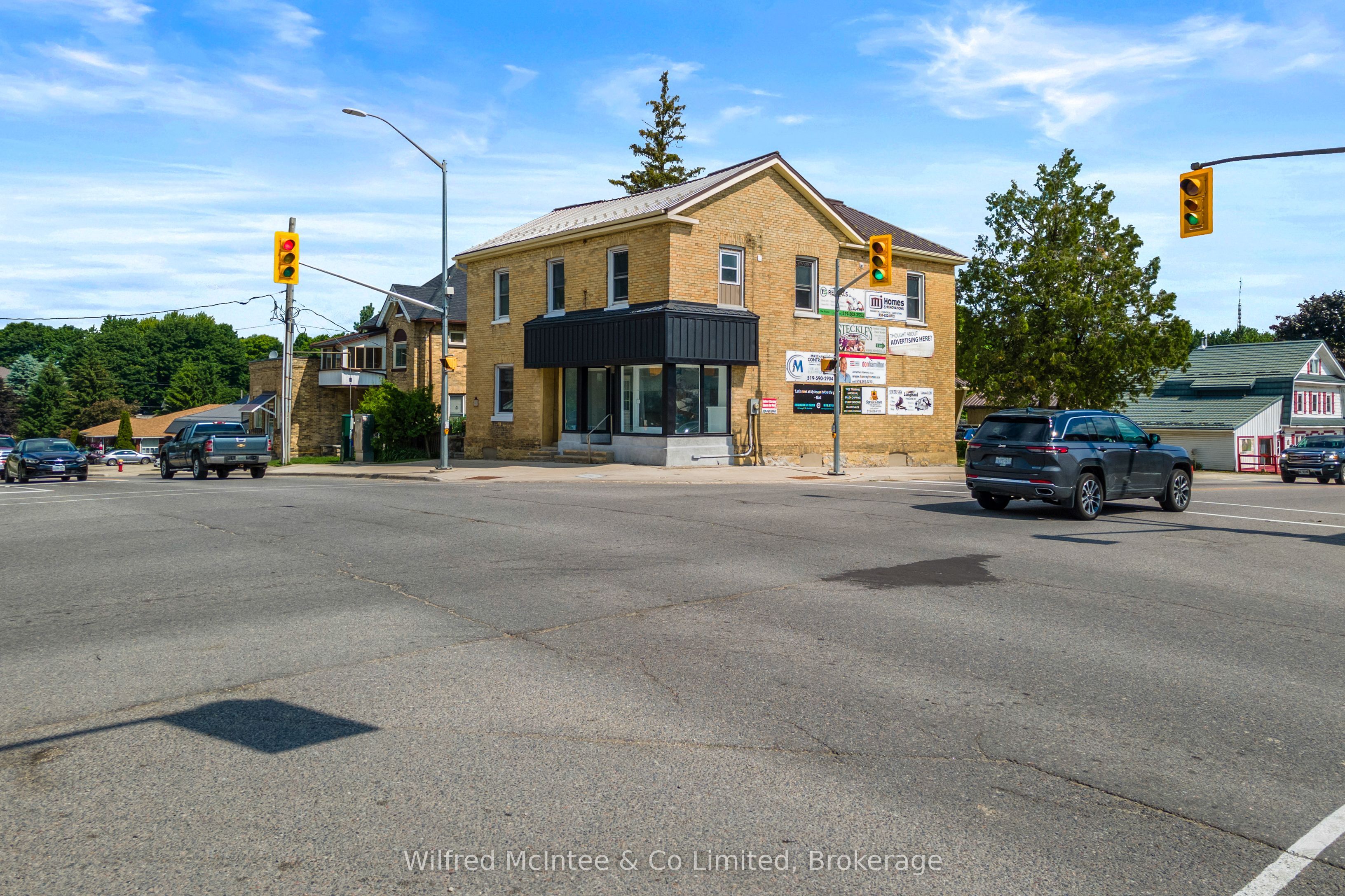 4 Elora St S Property Photo 1
