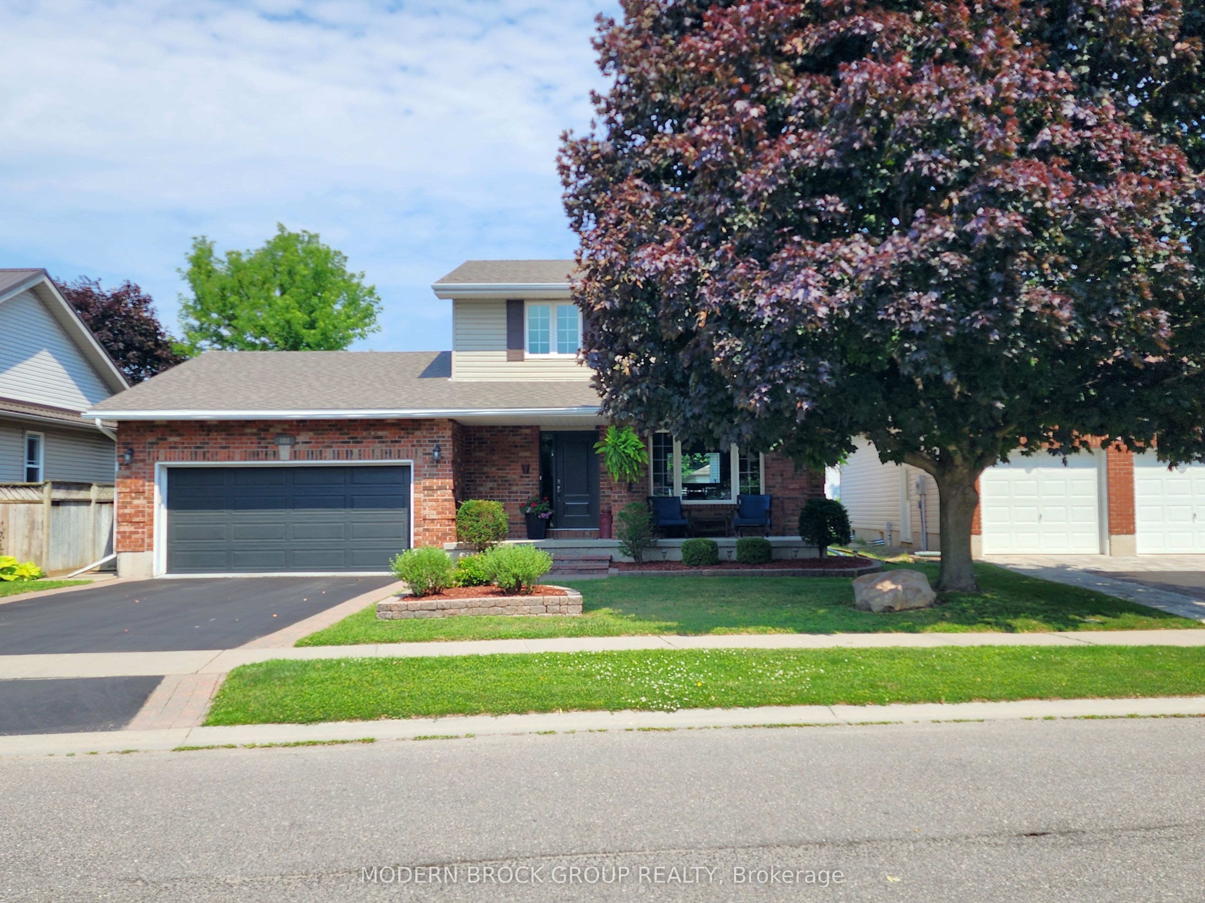 408 Pearl Street W Property Photo 1