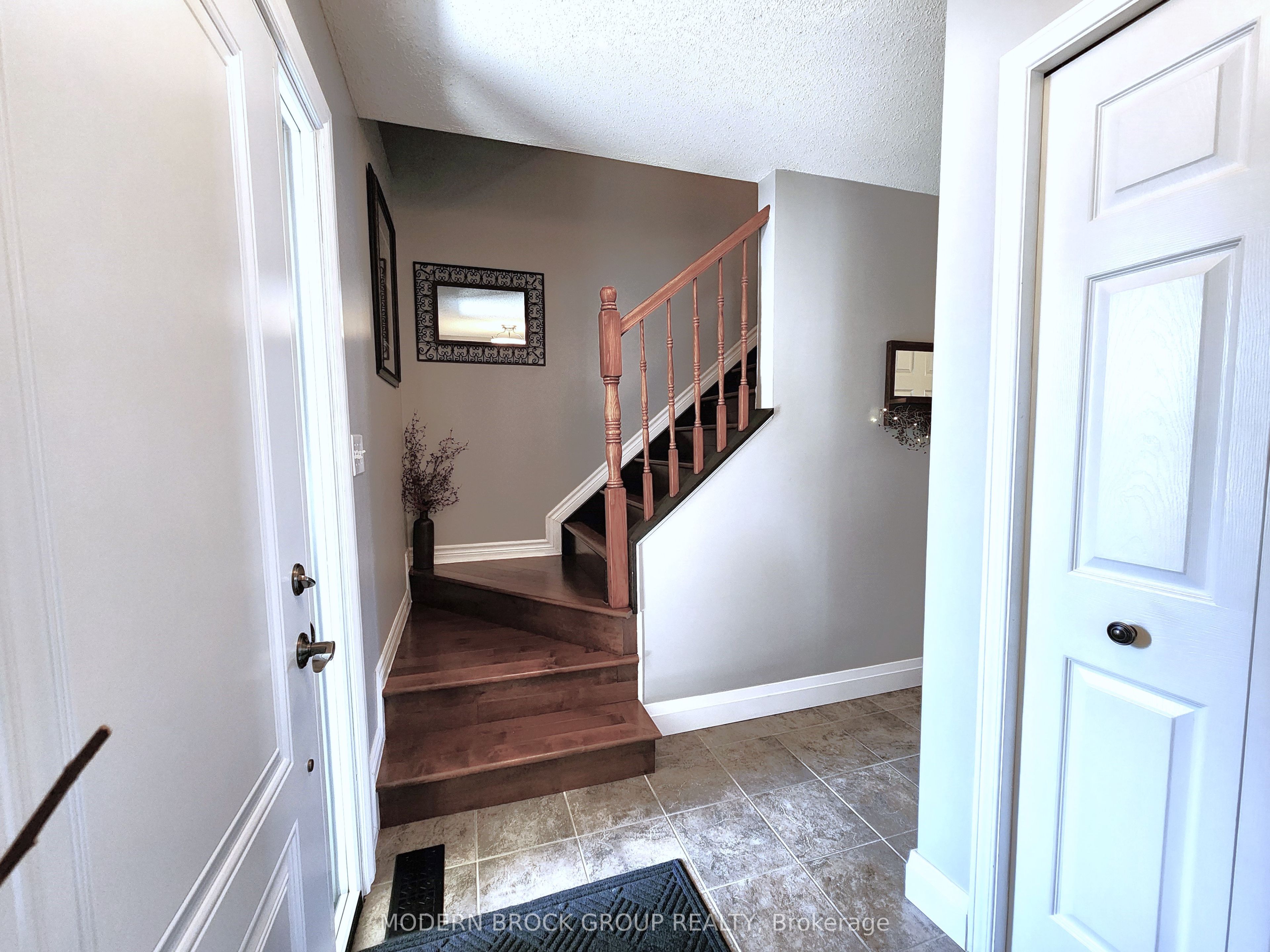 408 Pearl Street W Property Photo 4