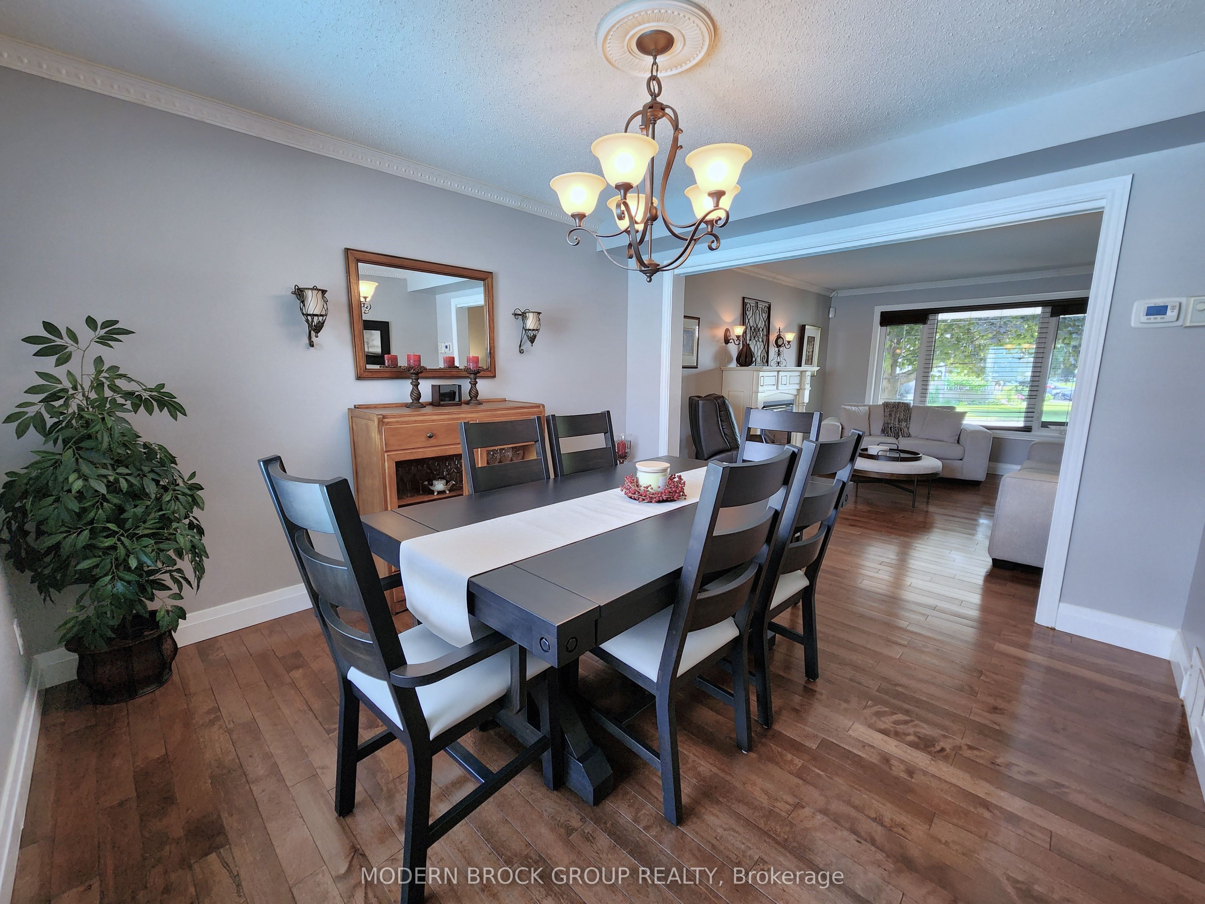 408 Pearl Street W Property Photo 10