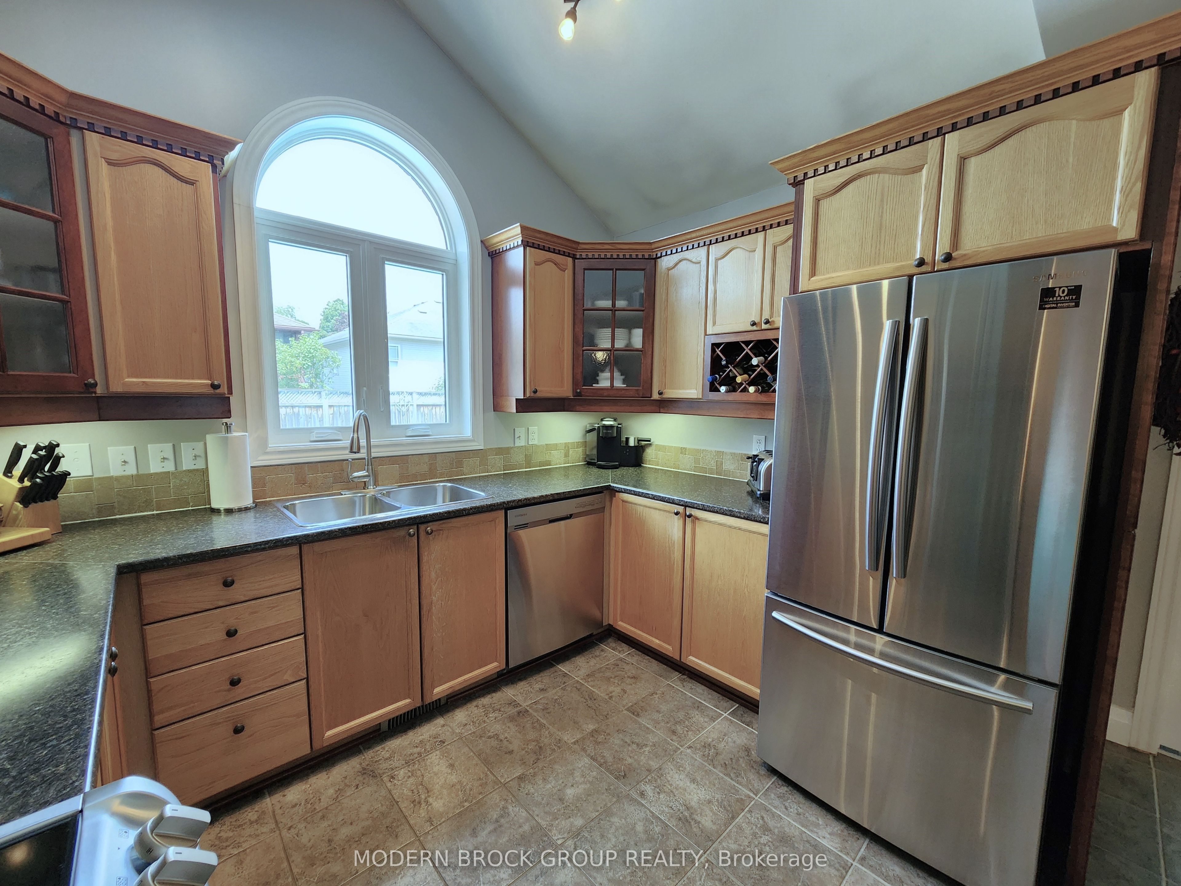 408 Pearl Street W Property Photo 15