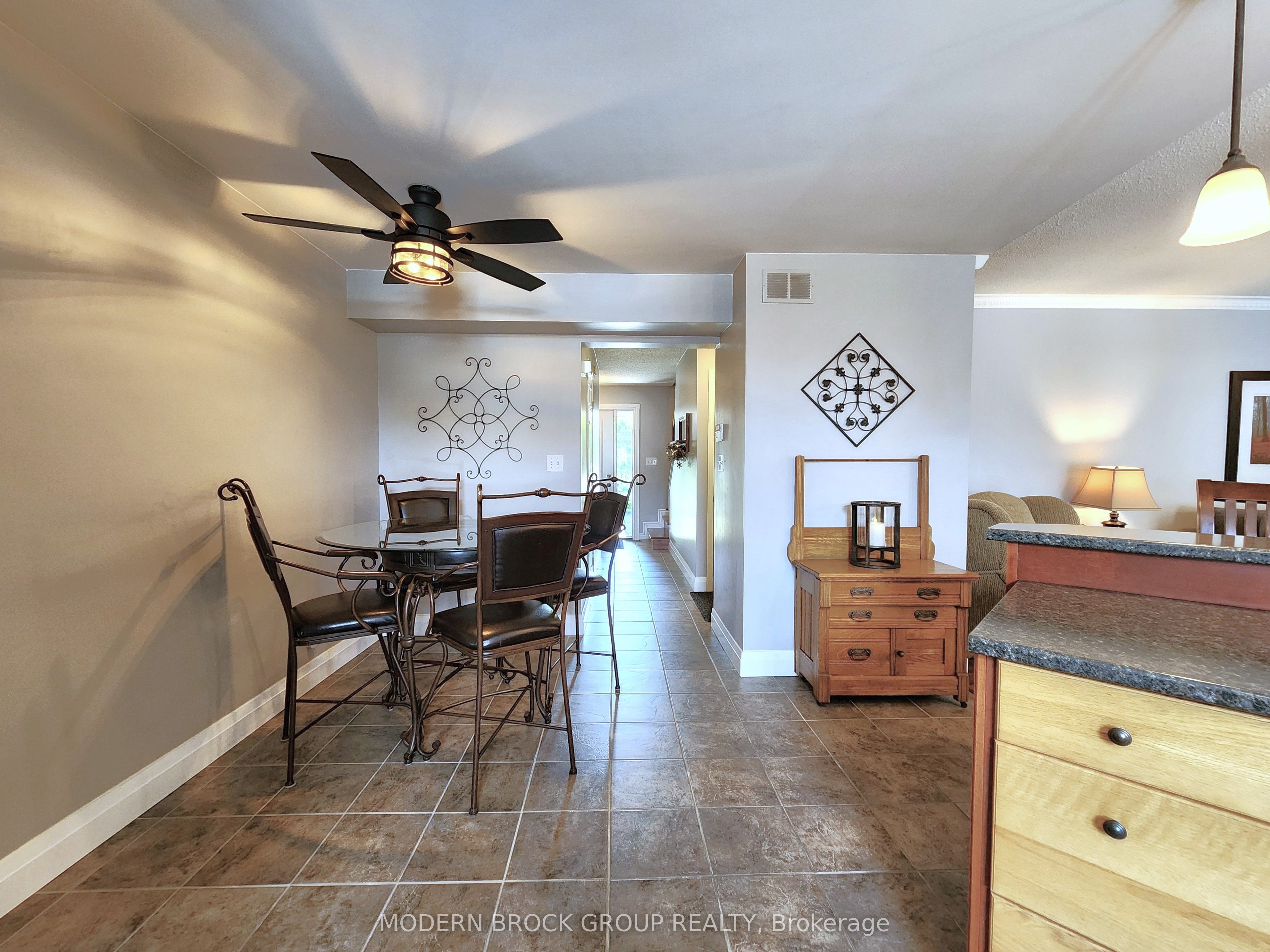 408 Pearl Street W Property Photo 17