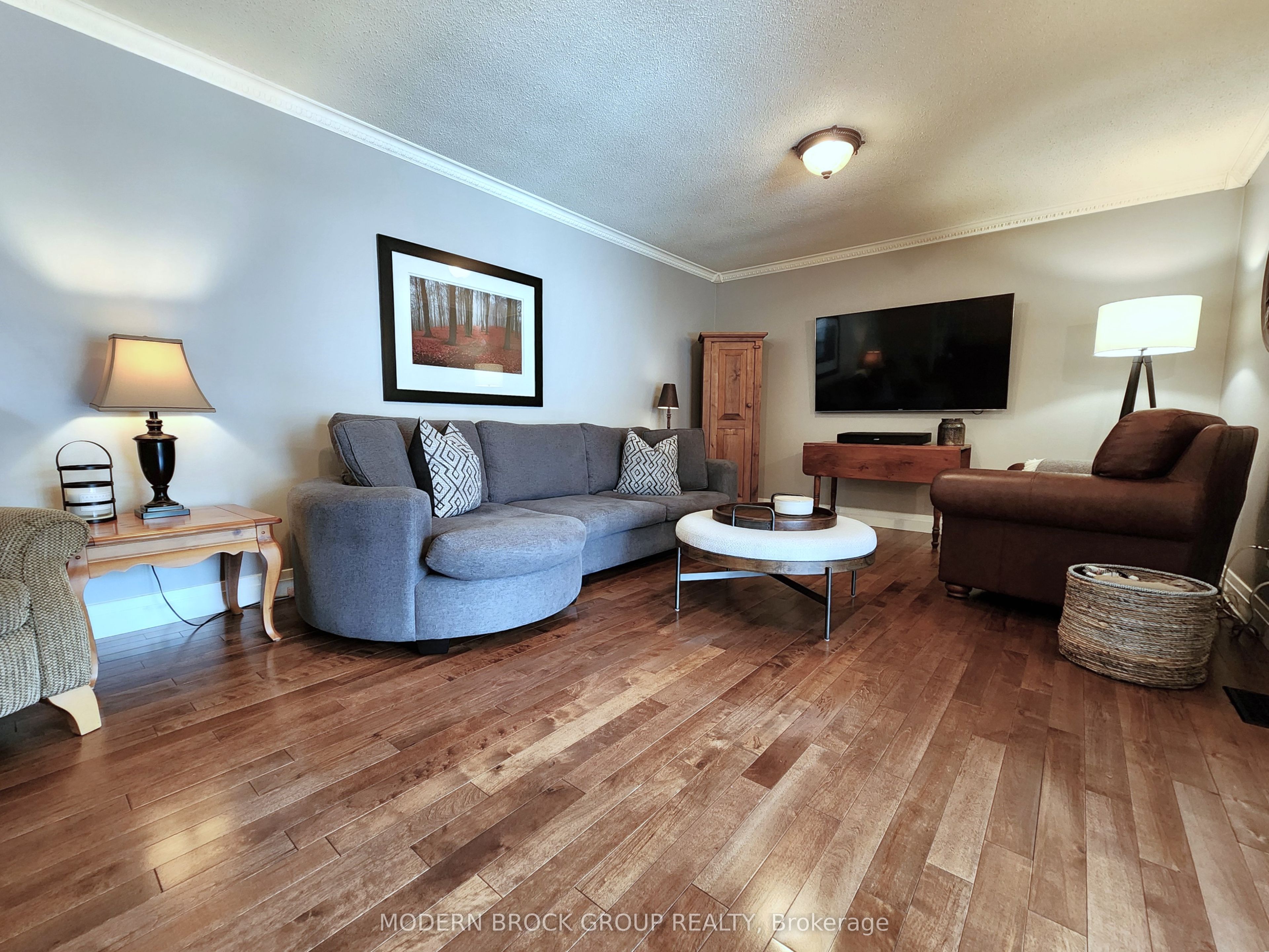 408 Pearl Street W Property Photo 20