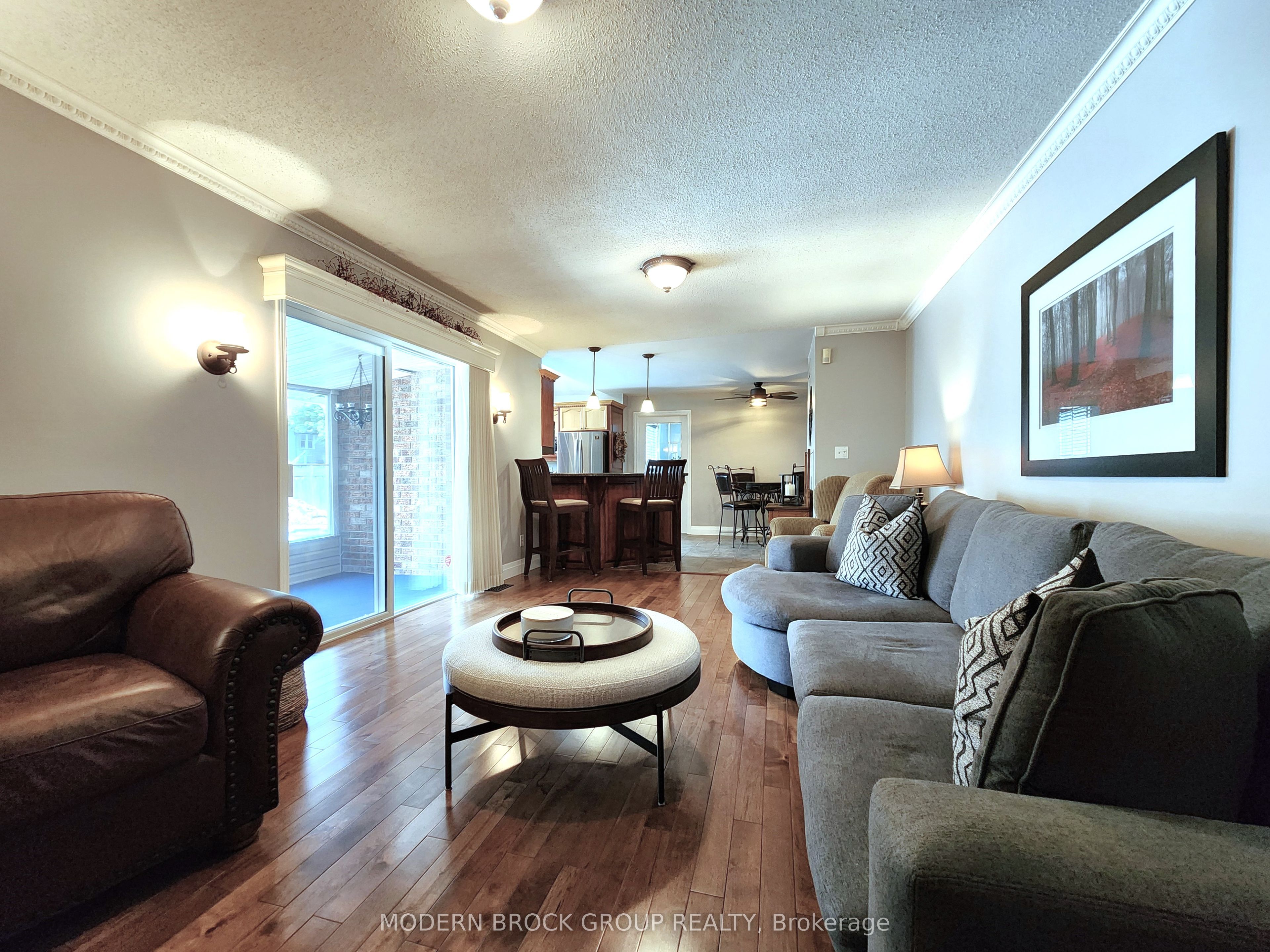 408 Pearl Street W Property Photo 22