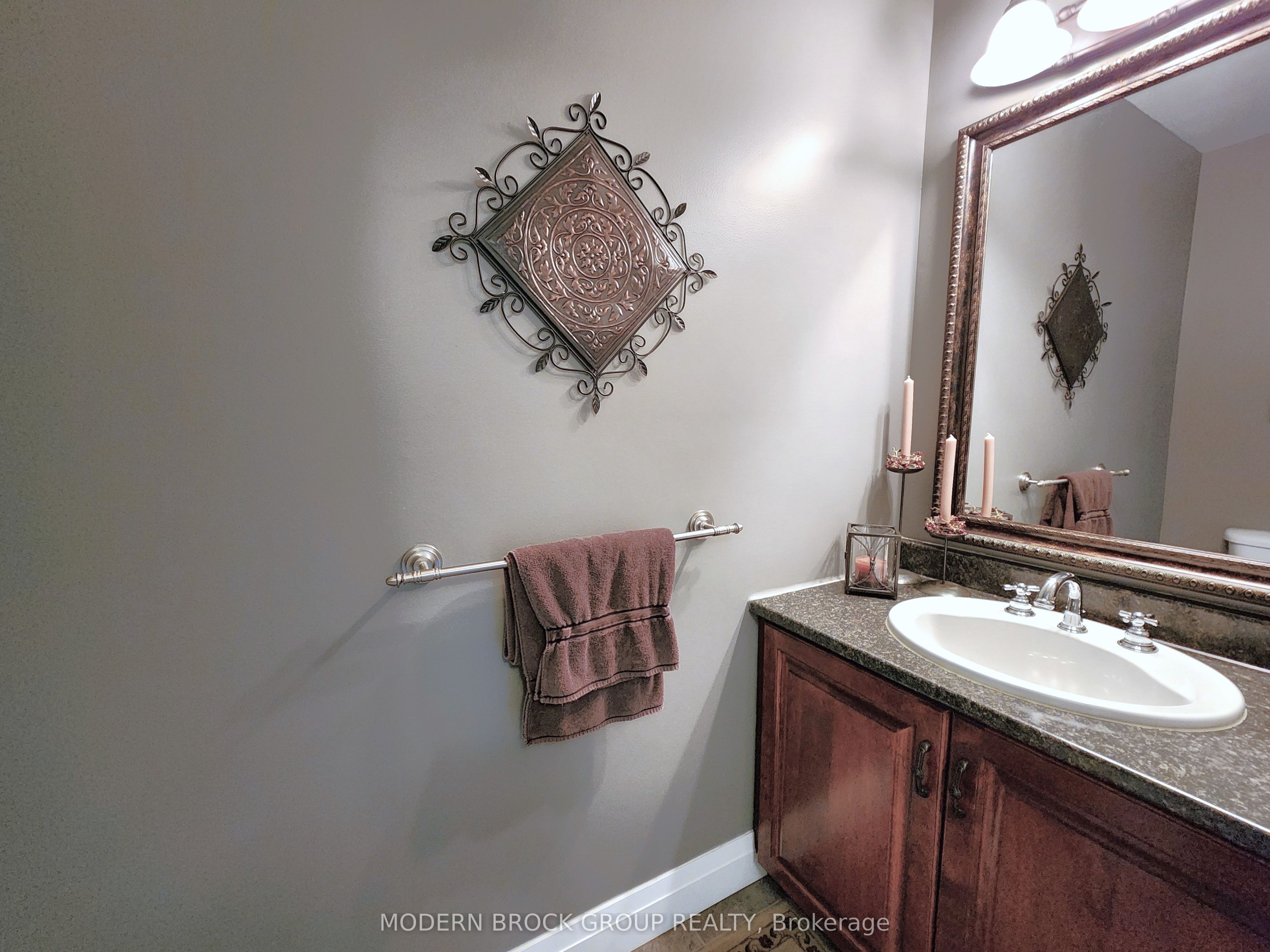408 Pearl Street W Property Photo 24